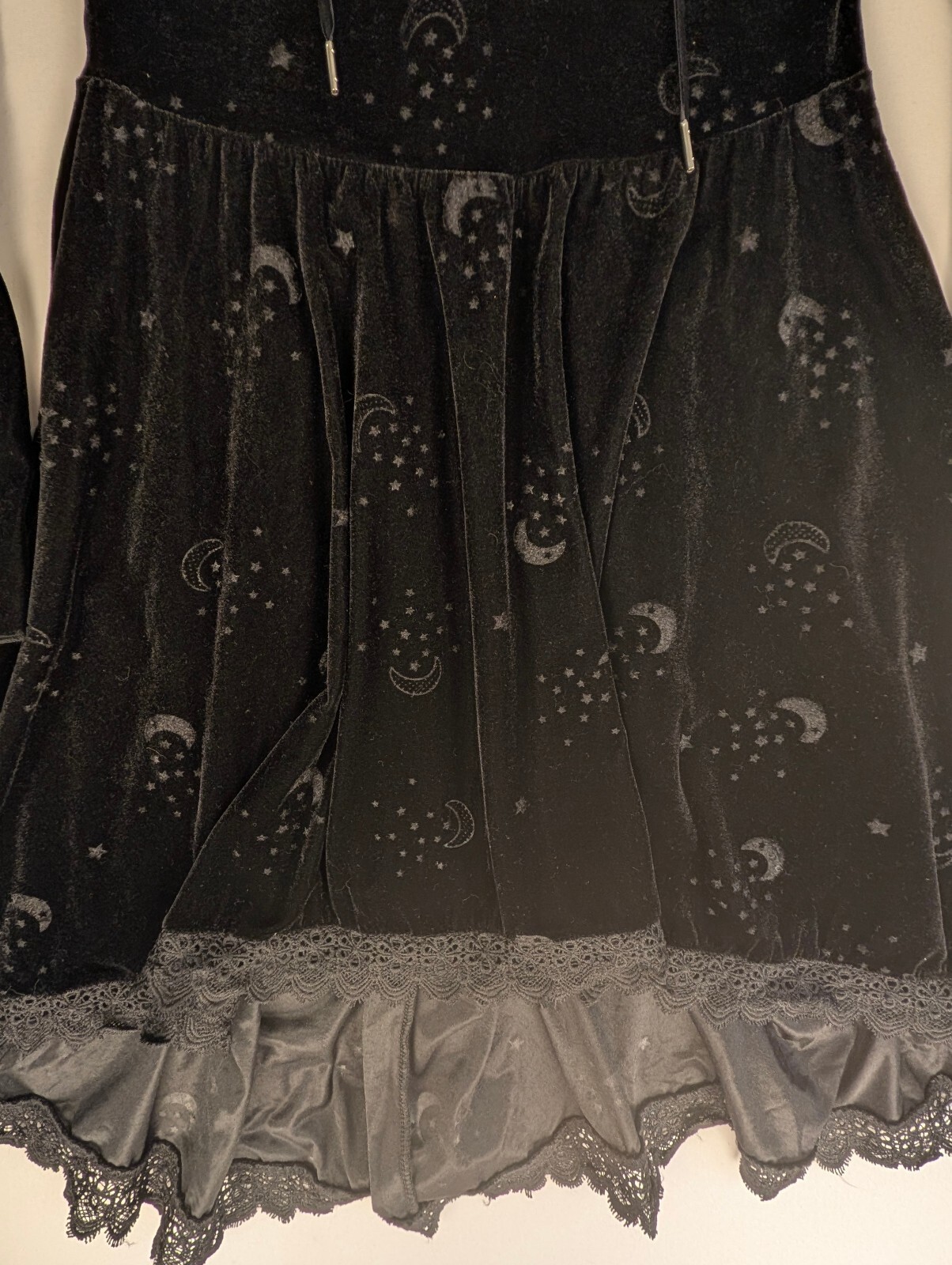 Spirit Halloween Celestial Coven Black Velvet Hooded Dress Moon & Stars M