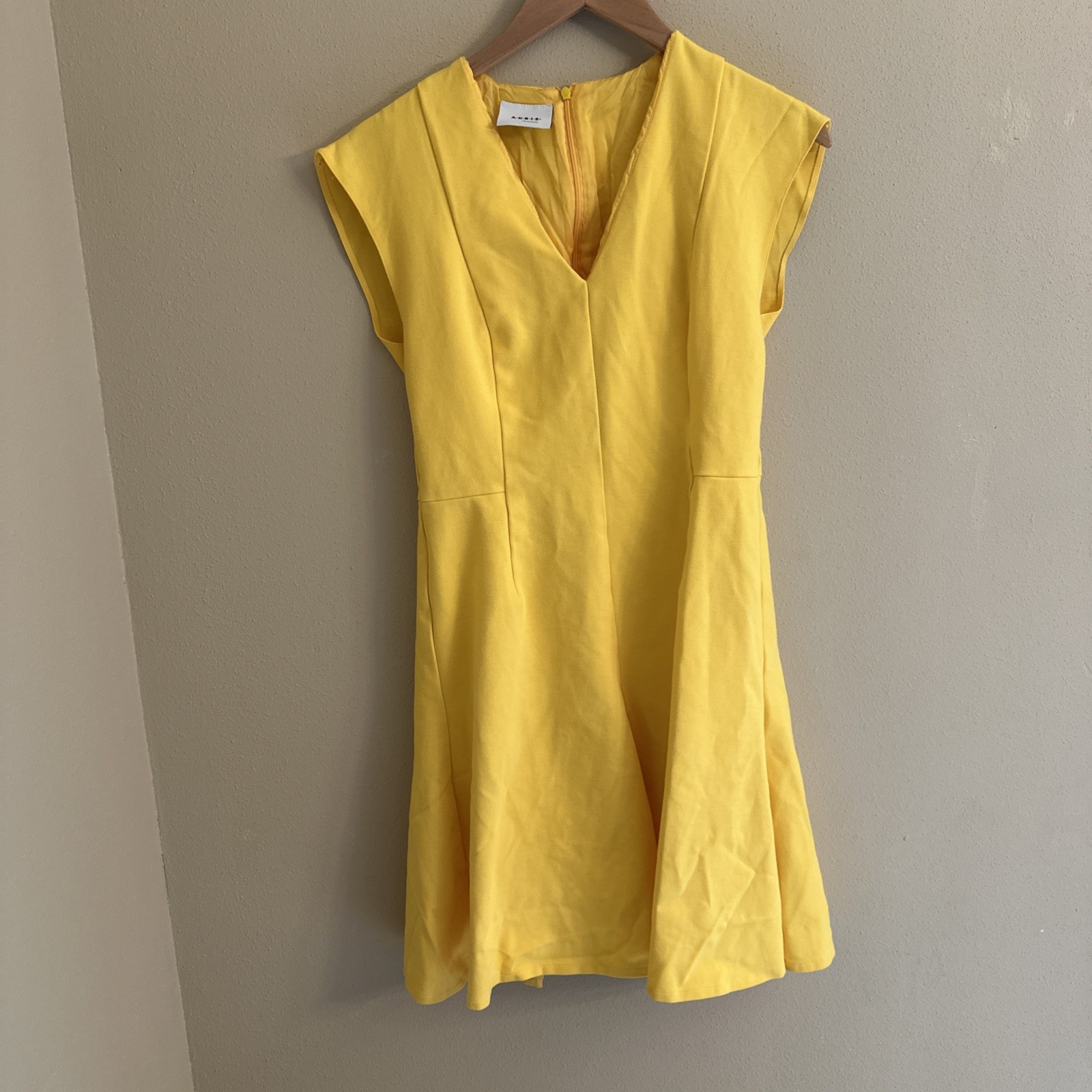 AKRIS Punto Yellow Seamed Ponte Knit V-Neck Fit Flare Pleated Dress 8 US *FLAWS*