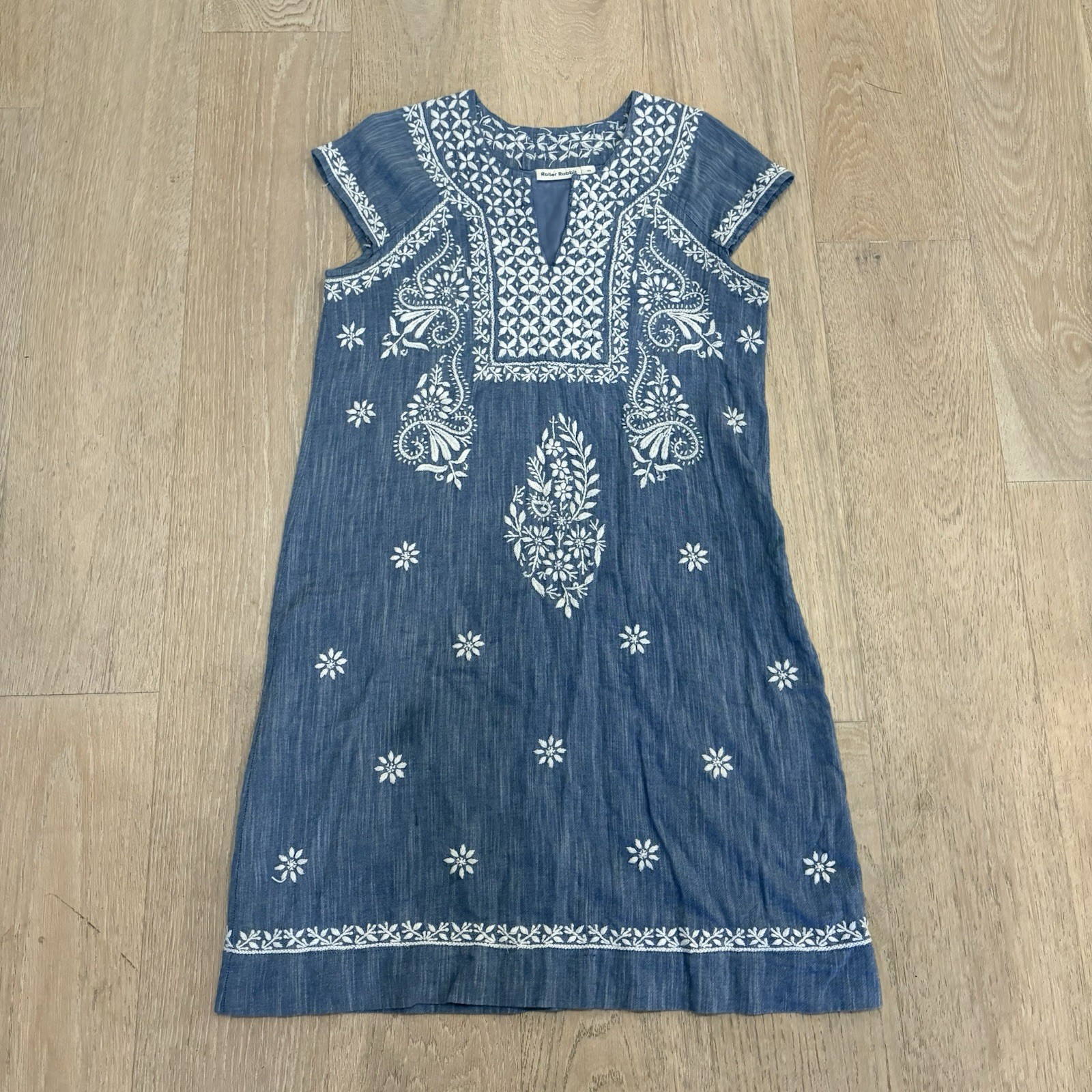 Roller Rabbit Women’s XS Blue Denim Cotton Embroidered Floral V-Neck Shift Dress