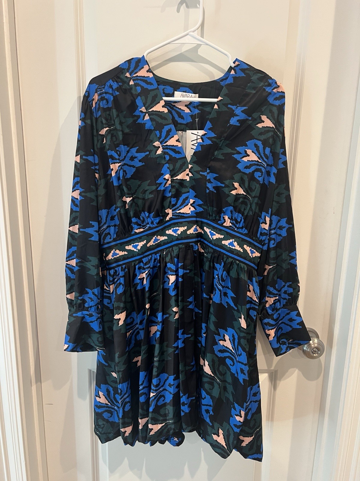 NWT Avara Dress Size Large (See Pictures And Description)