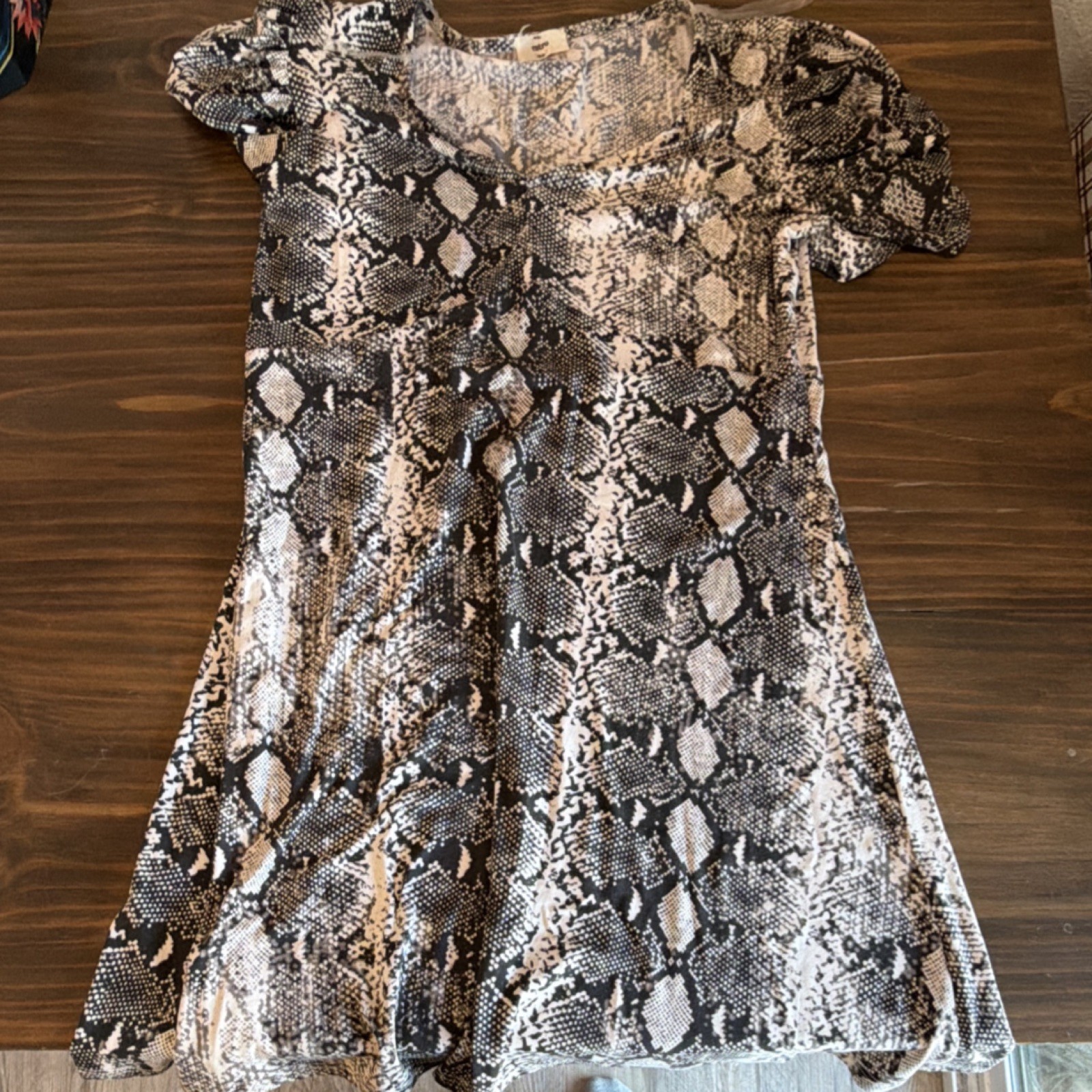 Entro Women’s S Gray/Black Snake Animal Print Shift Dress Flutter Short Sleeve