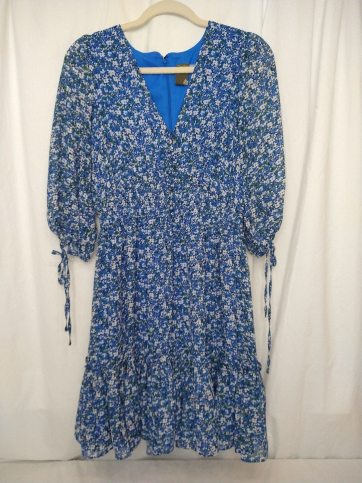 Taylor Size 8 Midi Dress Ditzy Floral Blue lined covered buttons 3/4 sleeve