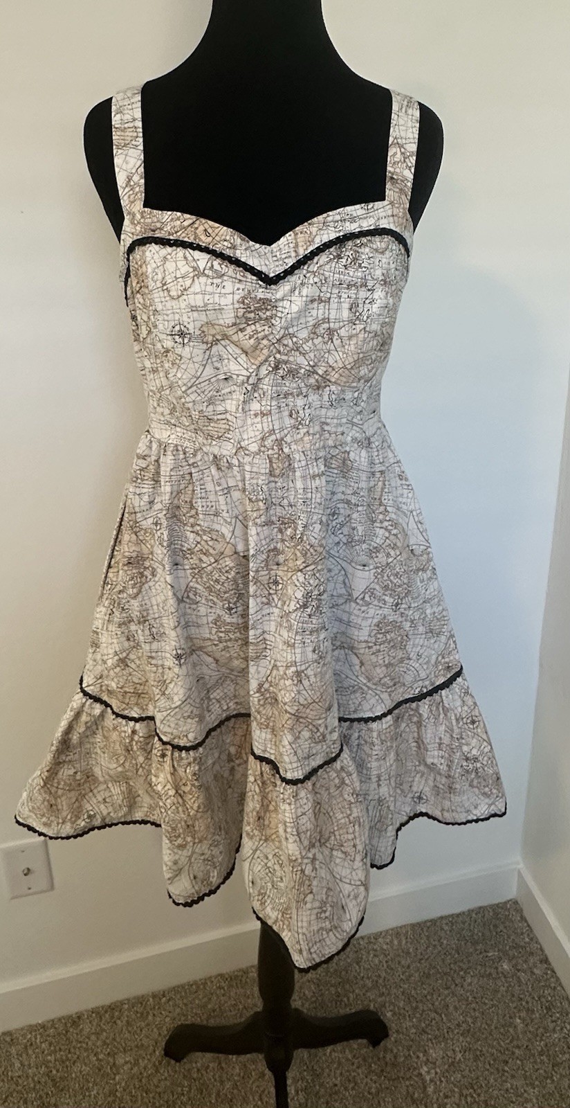 Hot Topic Ivory World Map Print Dress – Size M – Excellent Pre-Owned Condition