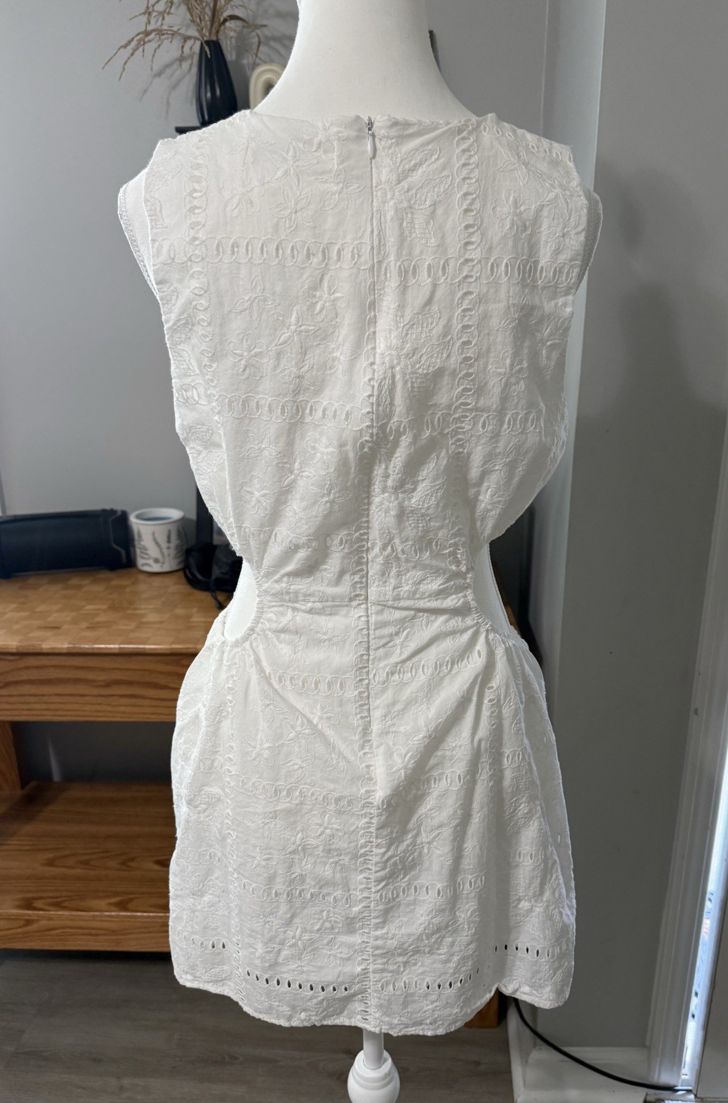 Women’s Pants Store White Embroidered Eyelet Dress Size L Sleeveless Mini Dress