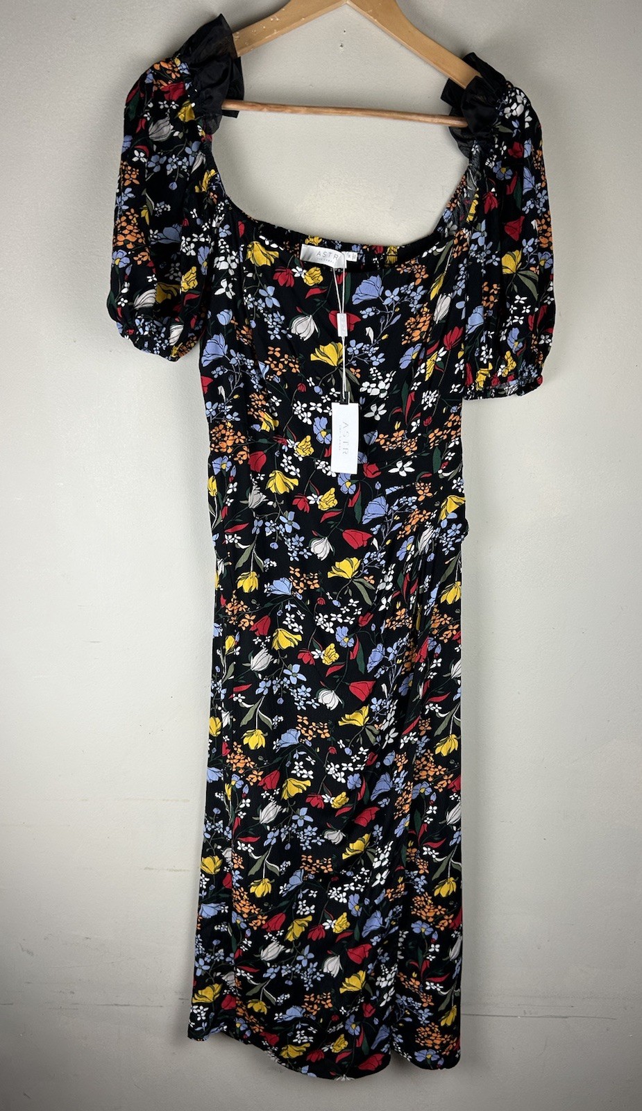 ASTR the label Black Floral Puff Short Sleeve Midi Dress Medium Smocked Back