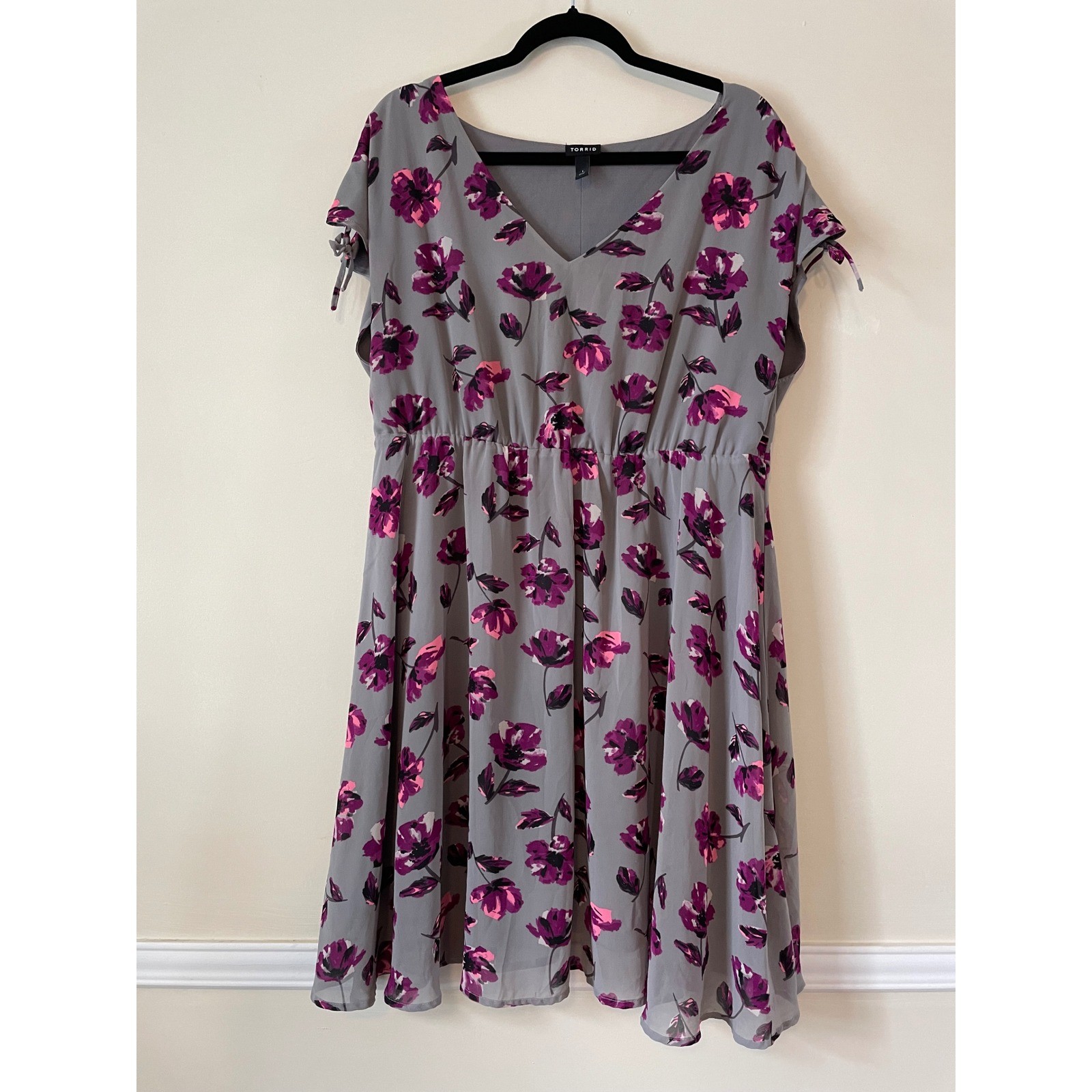 Torrid Grey Purple Floral Cold Shoulder Tie Sleeve Georgette Dress Size 1, 1X