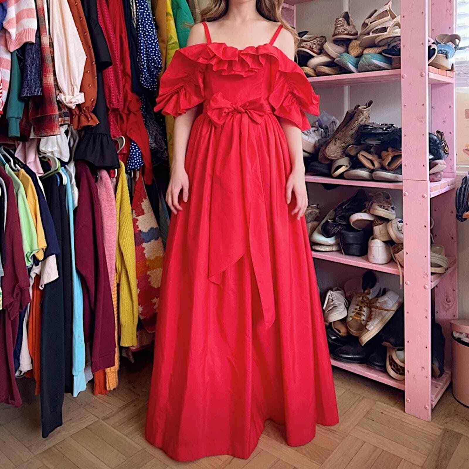 Vintage TD4 Southern Bell Debutant Off Shoulder Ruffle Ballgown Size XS