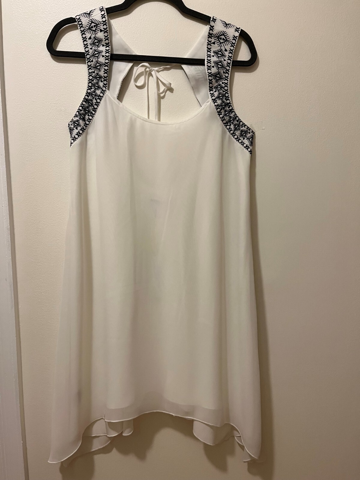 BCBGeneration Women’s Embroidered Yoke Dress Color White Size S NWT