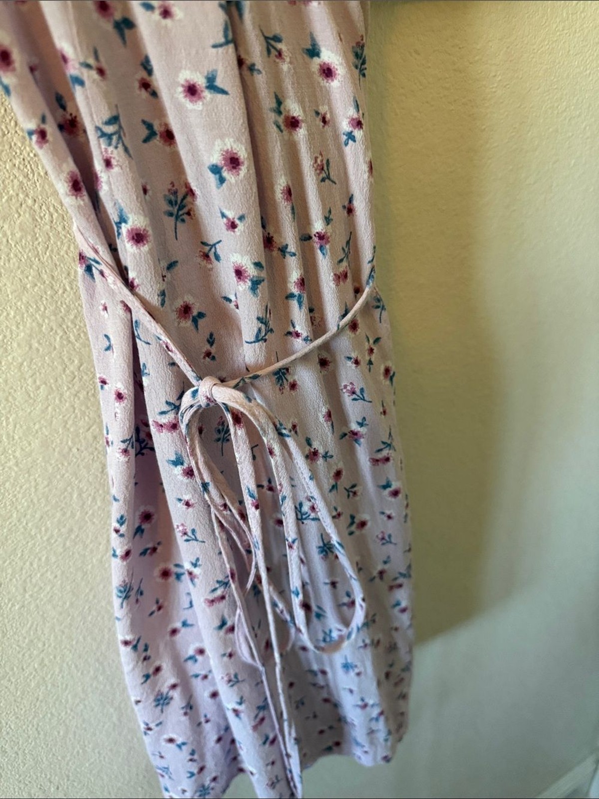 Size Small Forever 21 Light Pink Floral Wrap Midi Dress