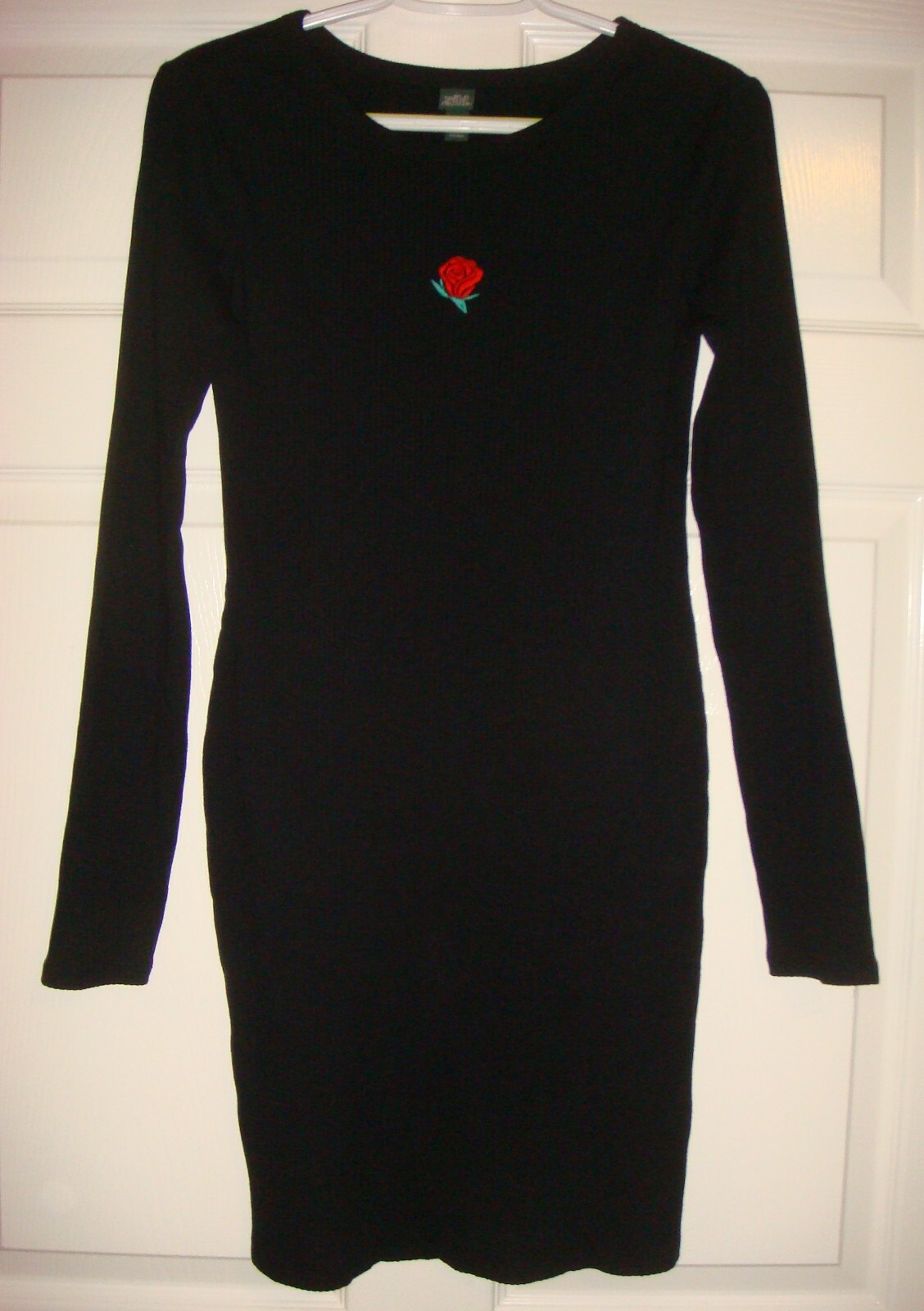 Wild Fable Size Medium Black Ribbed Rose Embroidered Jersey Knit Dress NWT