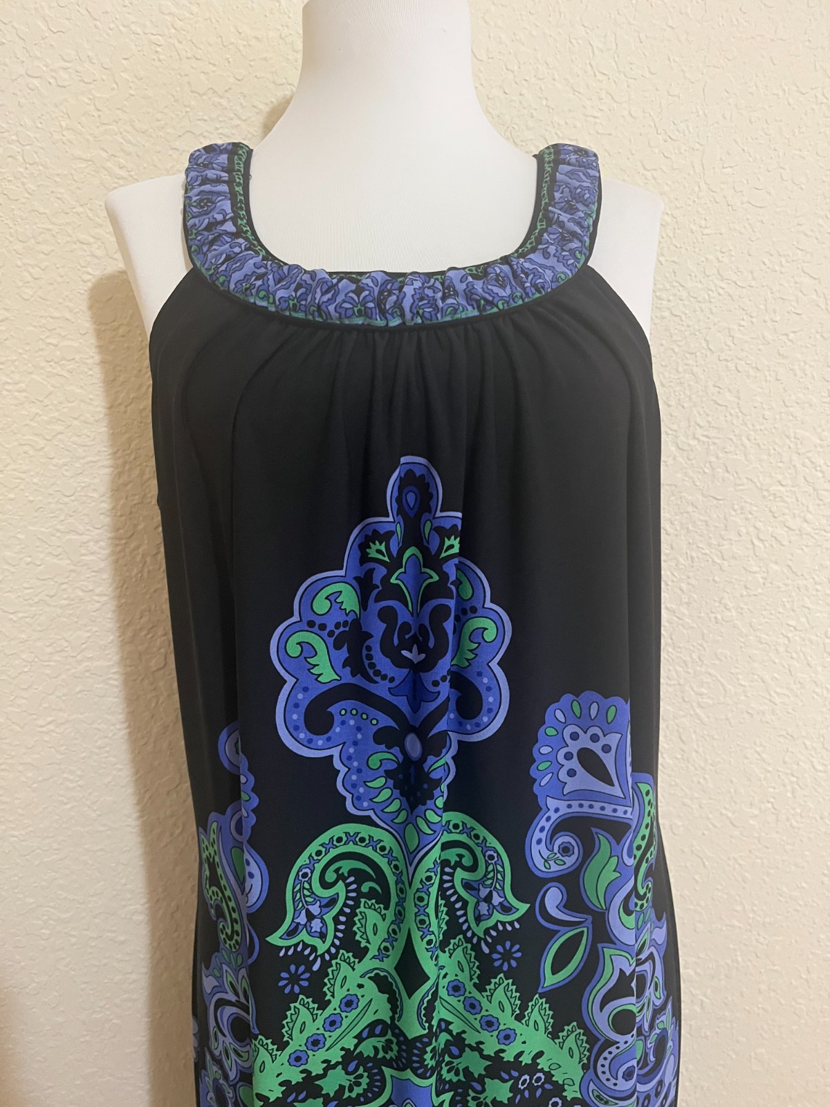 Dress Barn Sz 16 Sleeveless Round Neck Medallion Poly Spandex A-Line Dress