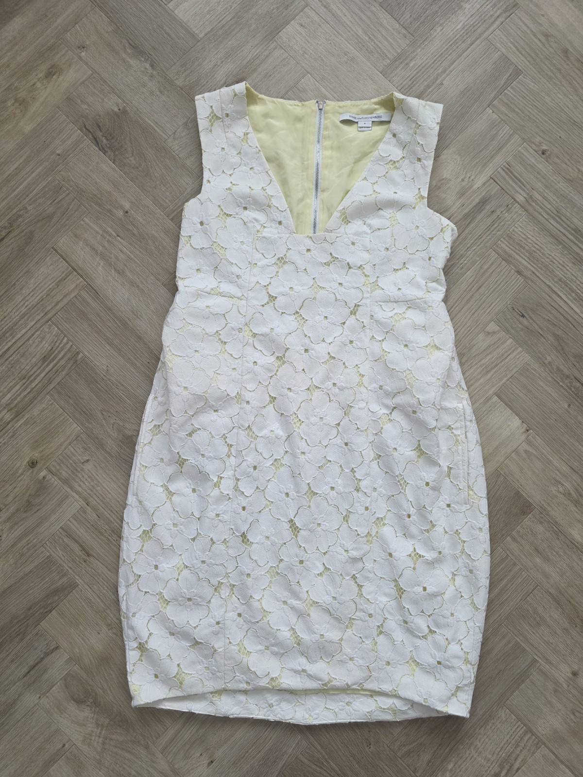 Diane von Furstenberg Clydeena Flower Lace White/Buttermilk Shift Dress. UK 10