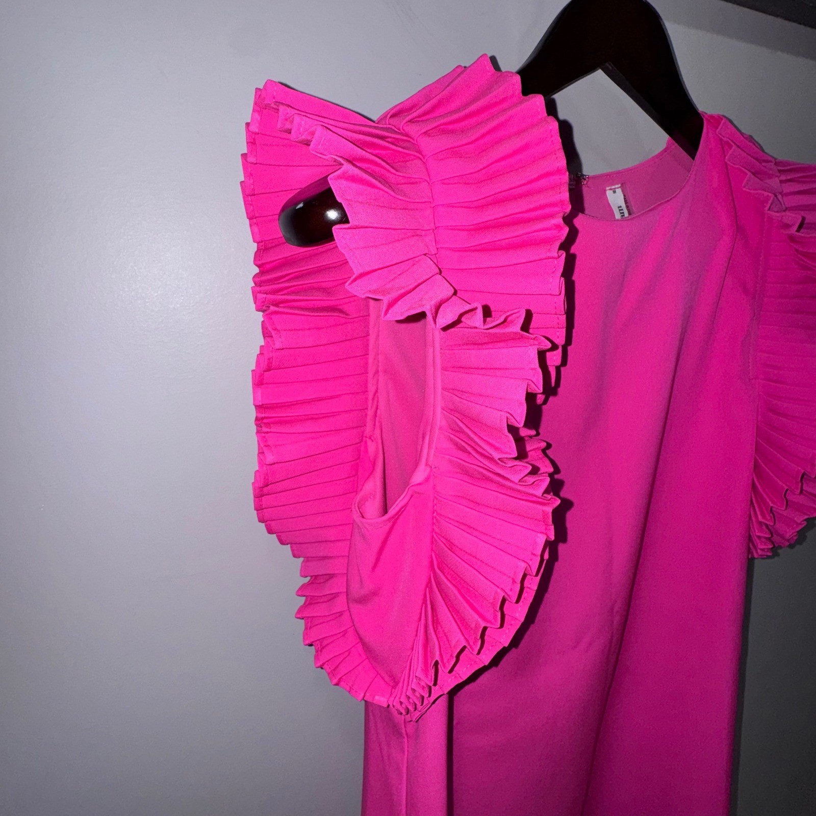 GLAM Ruffle Sleeve Mini Dress Womens Medium Hot Pink EUC Pleated Shift Lined
