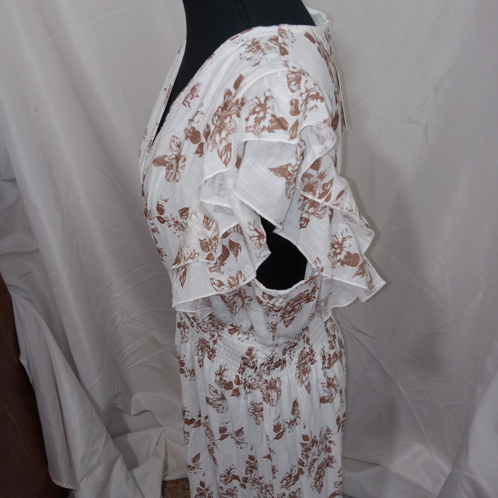 NWT J Gee Maxi Dress Size L White Brown Floral Cottagecore Smocked Boho Flutter