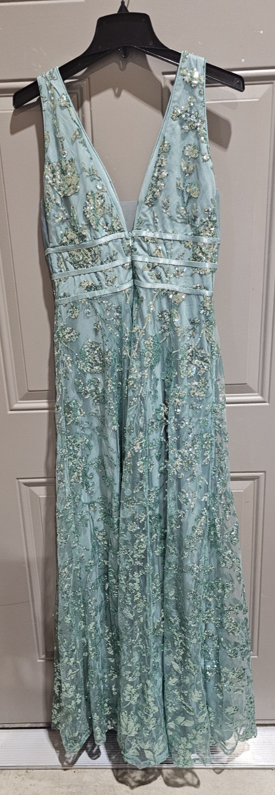 Faeriesty Sea Foam Green Sequin Floral Lace V-Neck Sleeveless Long formal Med