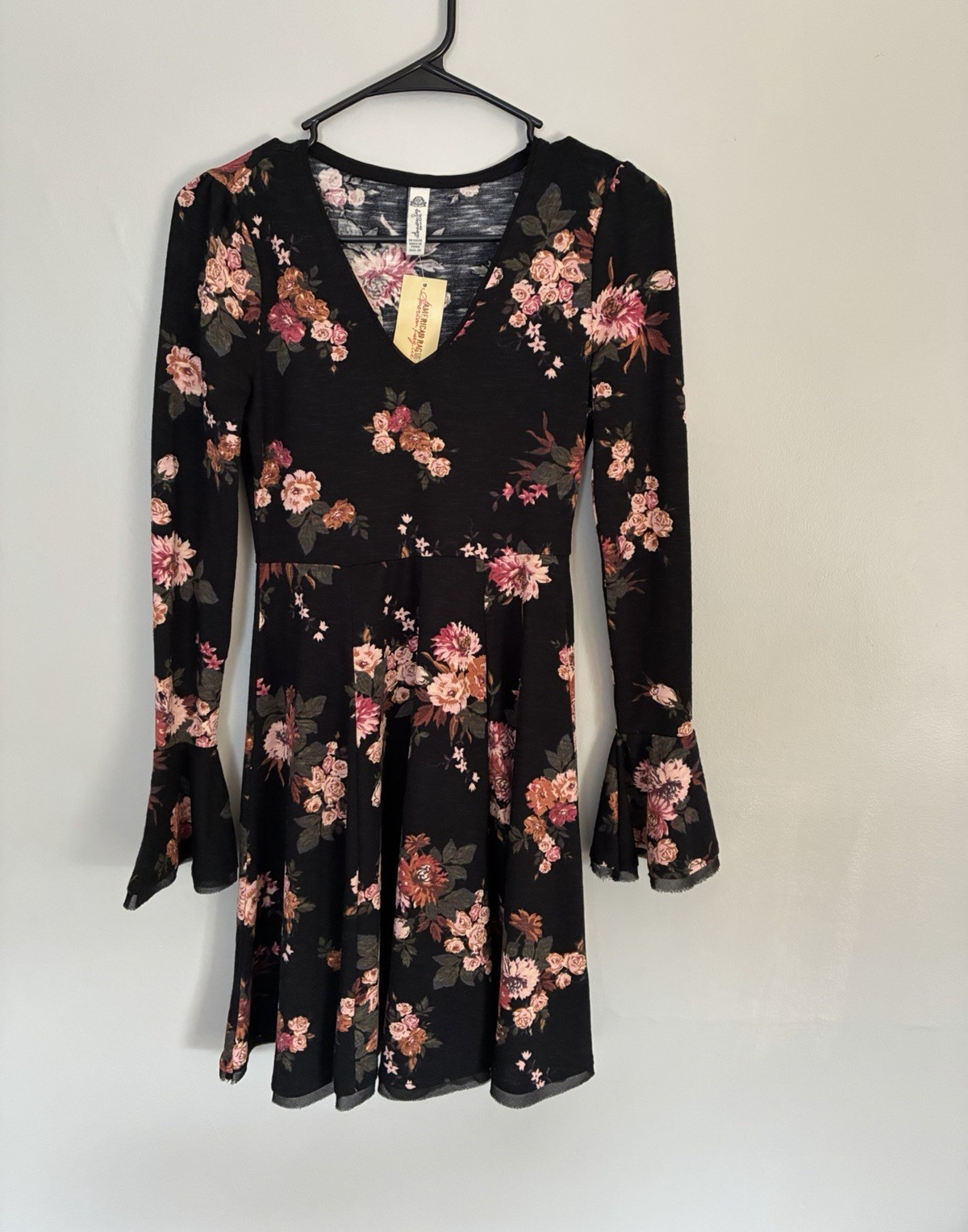 American Rag Cie Women’s XS Black Floral V-Neck Bell Sleeve Dress