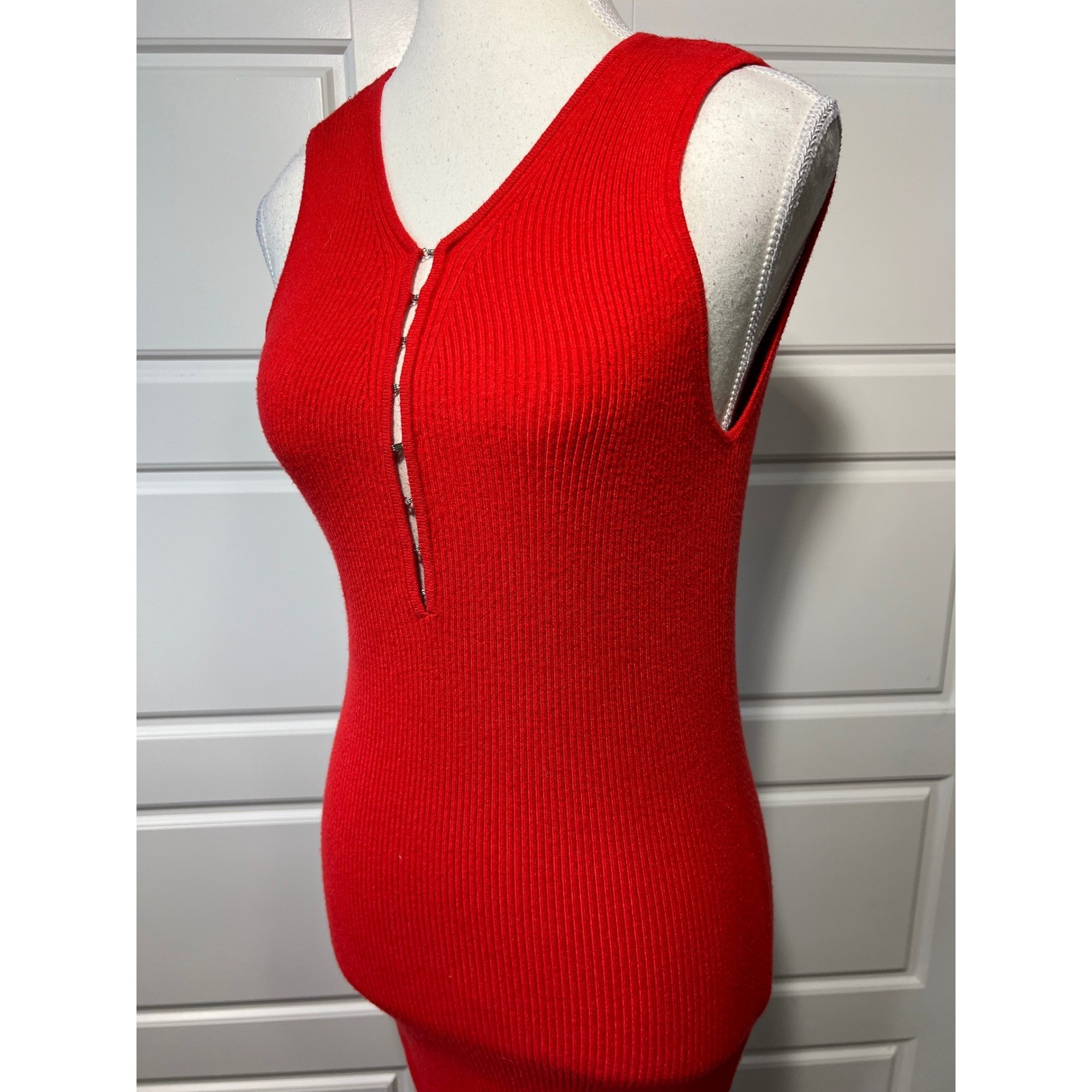 Willow & Wind Red Ribbed V Neck Sleeveless Sweater Midi Dress Hook Detail Size L