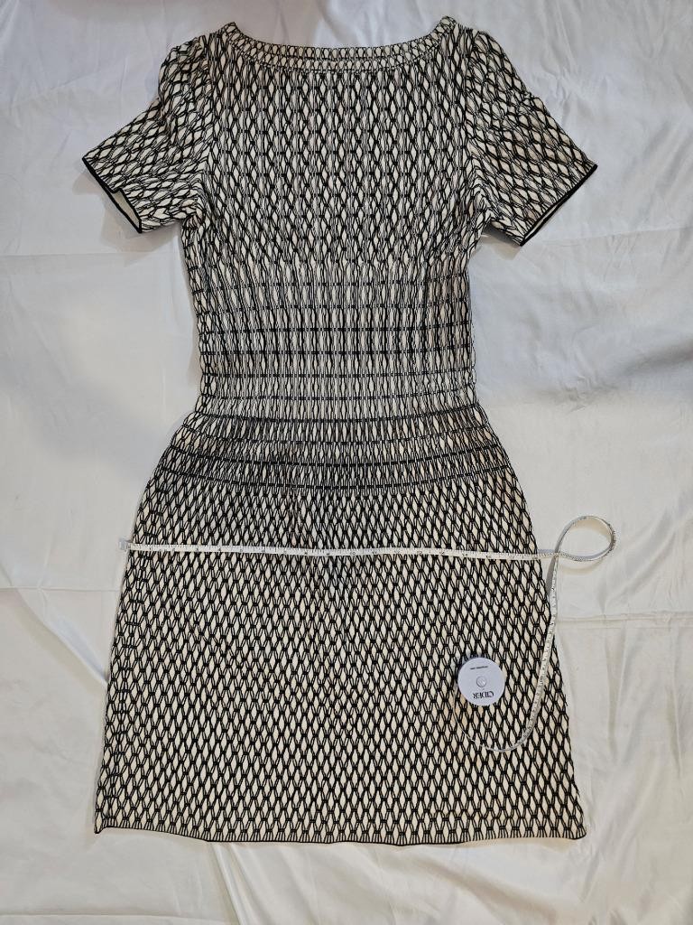 ALAÏA Paris Bodycon Short Sleeve Honeycomb Knit Silk Blend Dress – M (42)
