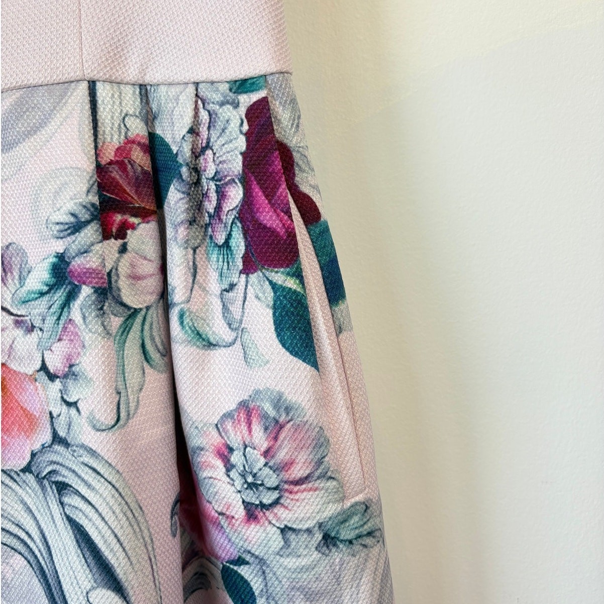 Ted Baker Sleeveless Light Pink Short Floral Dress with Pockets Women’s Size 2