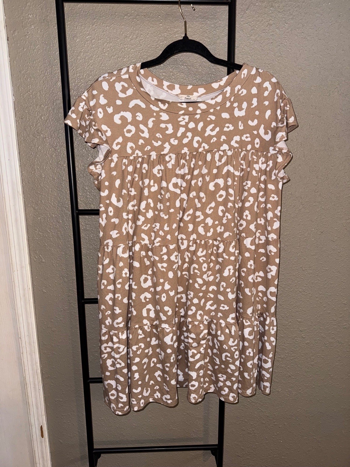 Entro Beige and White Leopard Print Short Sleeve babydoll Dress size small