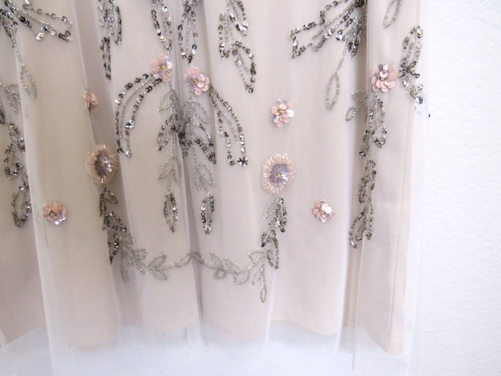 Adriana Papell Dress Sz 12 Pale Pink Silver Sequins Beads Sleeveless Knee Length