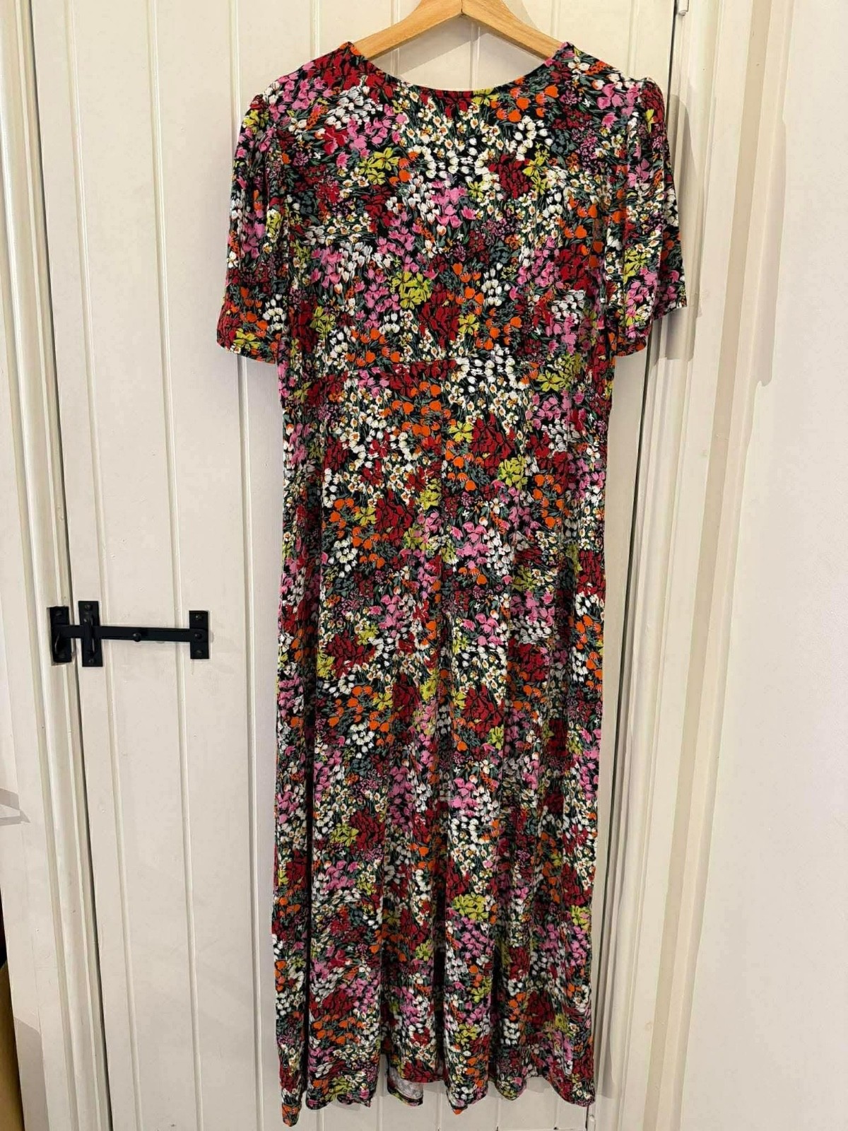 Yours Short-Sleeved V-Neck Vibrant, Multi-Coloured Floral Print Midi Dress UK 20