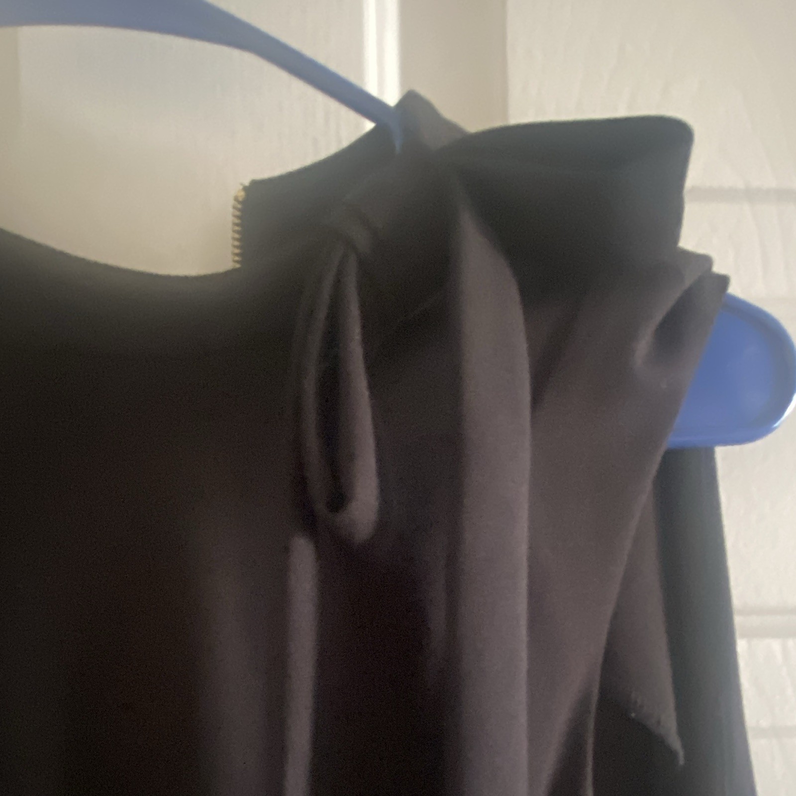 Calvin Klein Black Solid Round Neck Sleeveless Sheath Knee-Length Zip Dress 12
