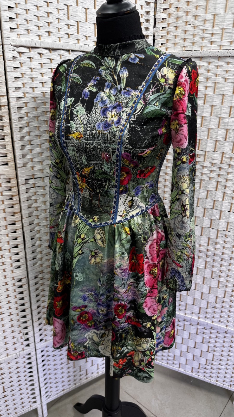 Michal Negrin Elegant Floral And Crystals Dress Size – 36 – NWT