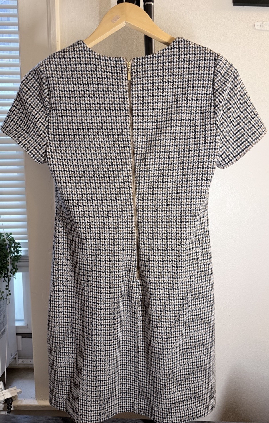 Calvin Klein Short-Sleeve Houndstooth Dress in Cream,Brown and Black Size 6
