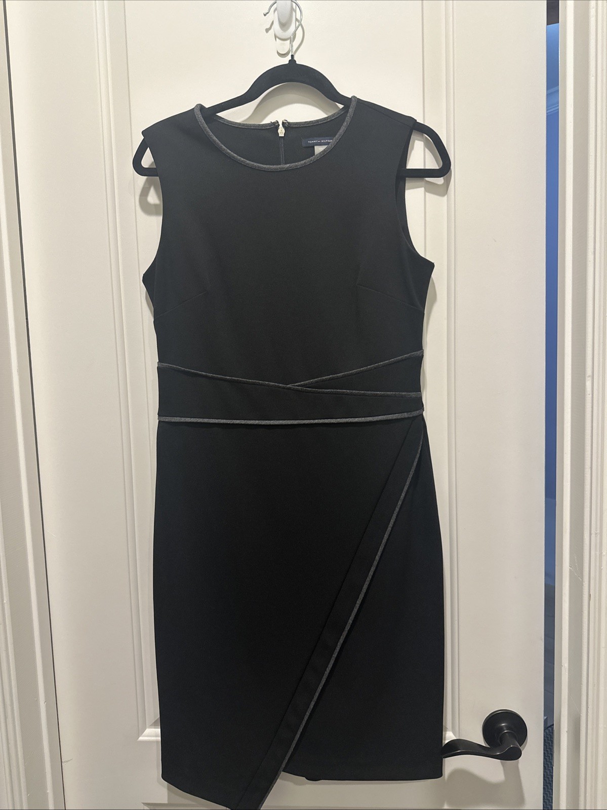Tommy Hilfiger Women’s Black Sleeveless Dress Rear Zip Gray Trim Size 8