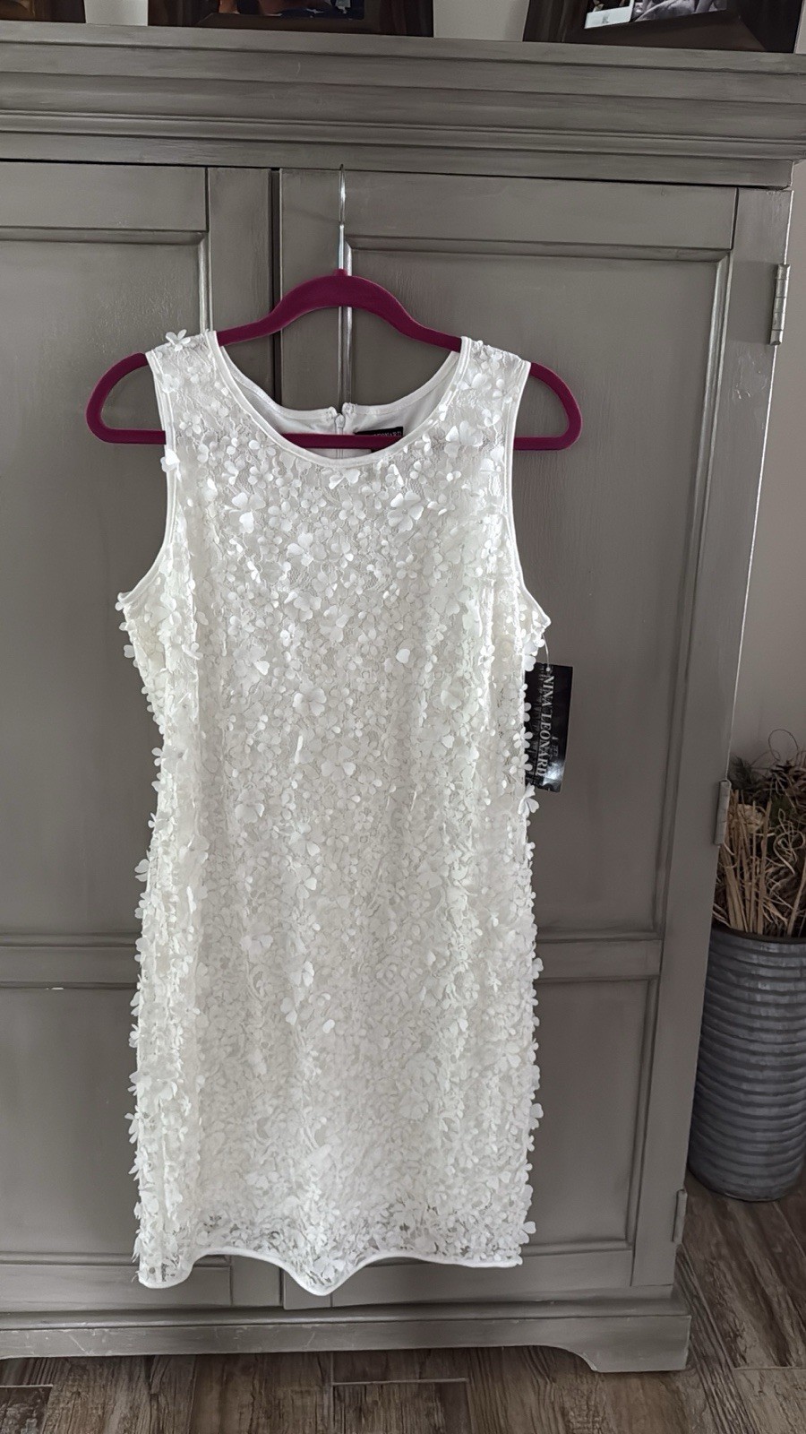 Nina Leonard White Appliqué Flower dress Size Large
