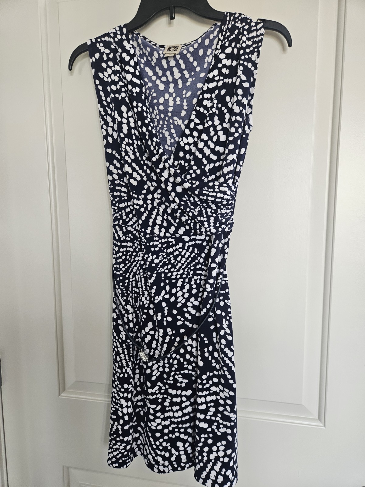 ANNE KLEIN LADIES SLEEVELESS KNIT V-CROSS-OVER FRONT DRESS WITH BLUE BELT