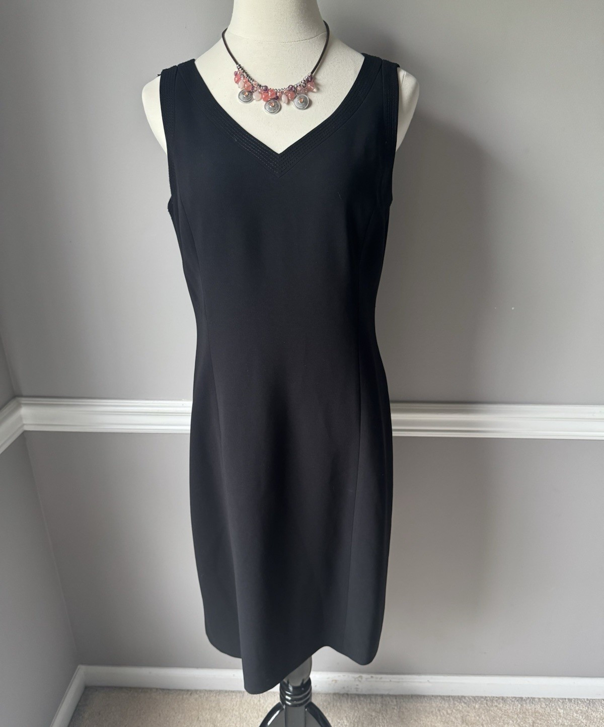 Ann Taylor Loft Women’s Black Solid Sheath Dress V-Neck Sleeveless Knee 12P