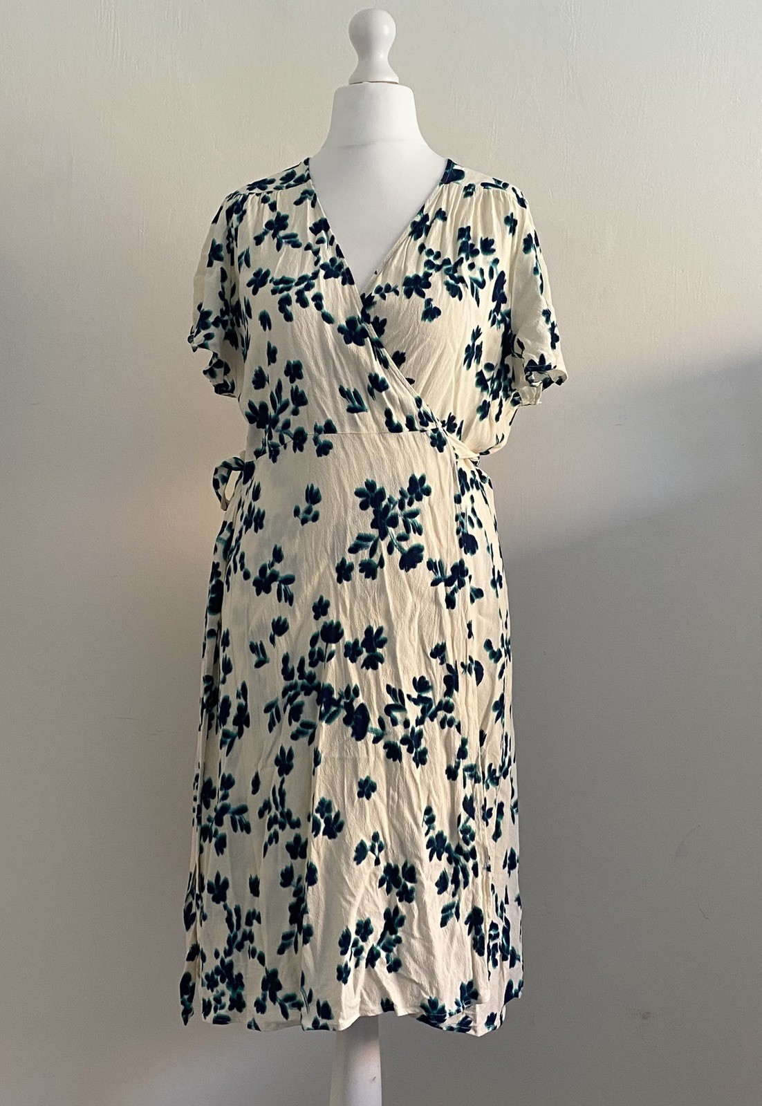 Seraphine Dress Women’s UK 18 Maternity/Breastfeeding/Nursing White Navy Wrap
