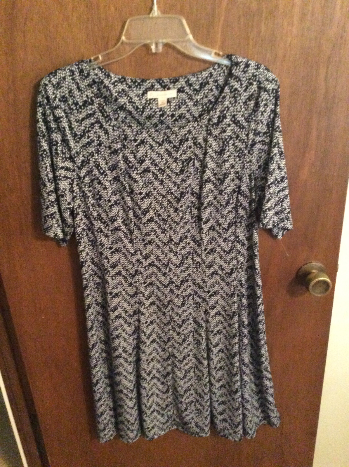 db established 1962 Dress 14 petite, knee length, black and white