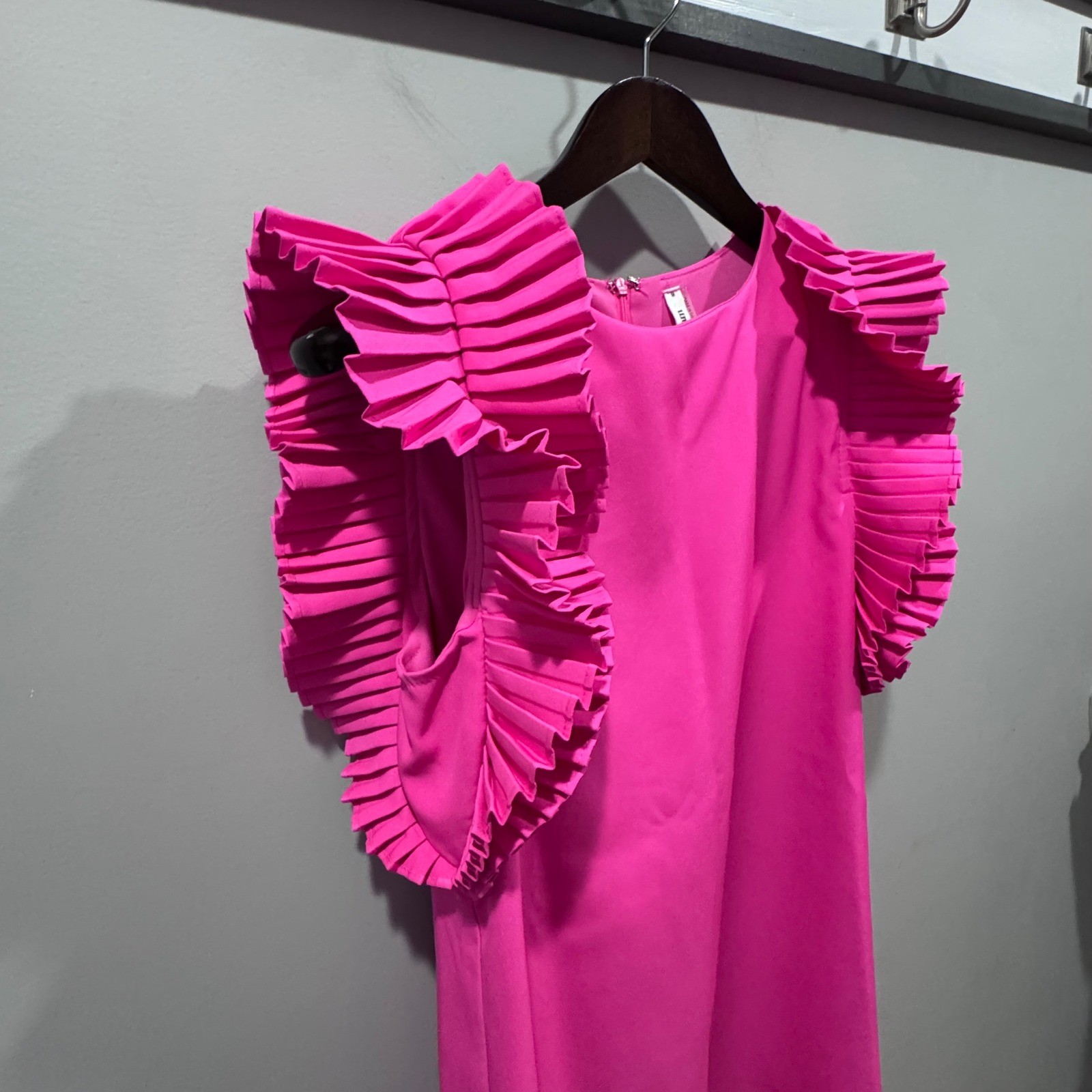 GLAM Ruffle Sleeve Mini Dress Womens Medium Hot Pink EUC Pleated Shift Lined