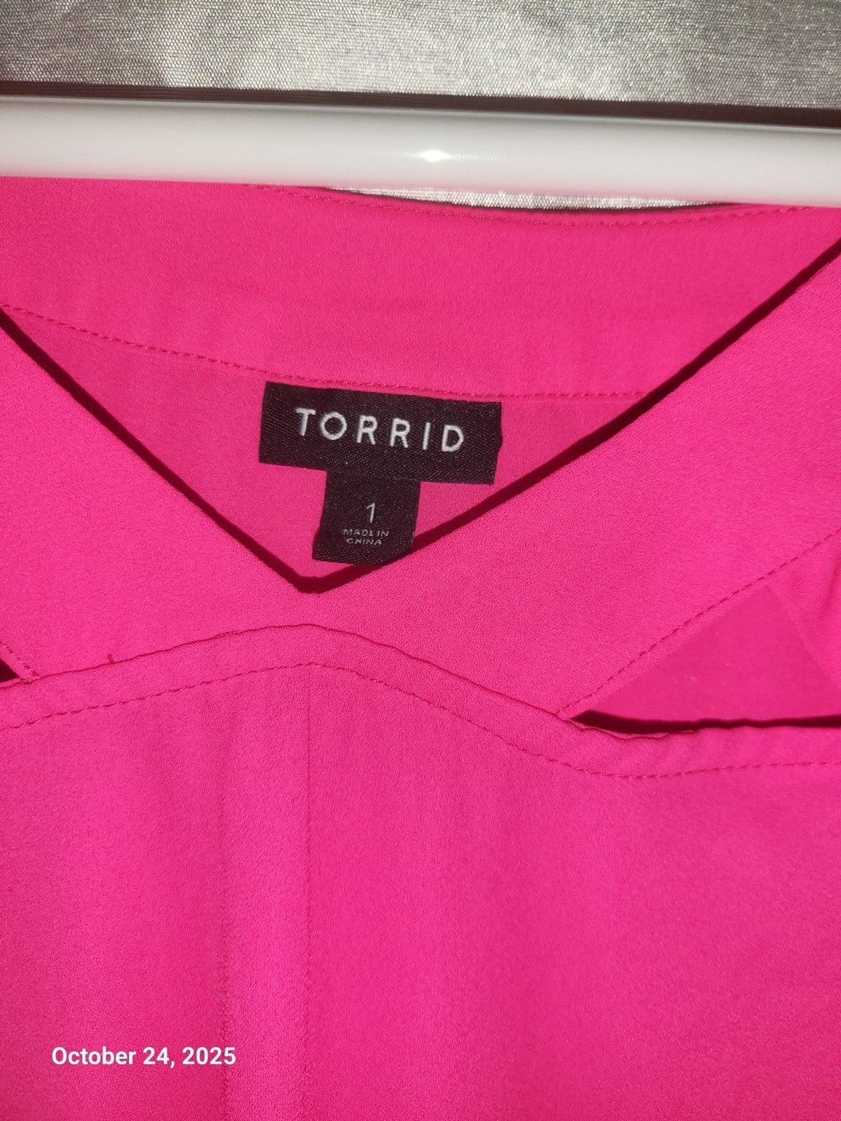 Torrid Short Sleeve Pink Flowy Dress Shirt Size 1 EUC USA Seller