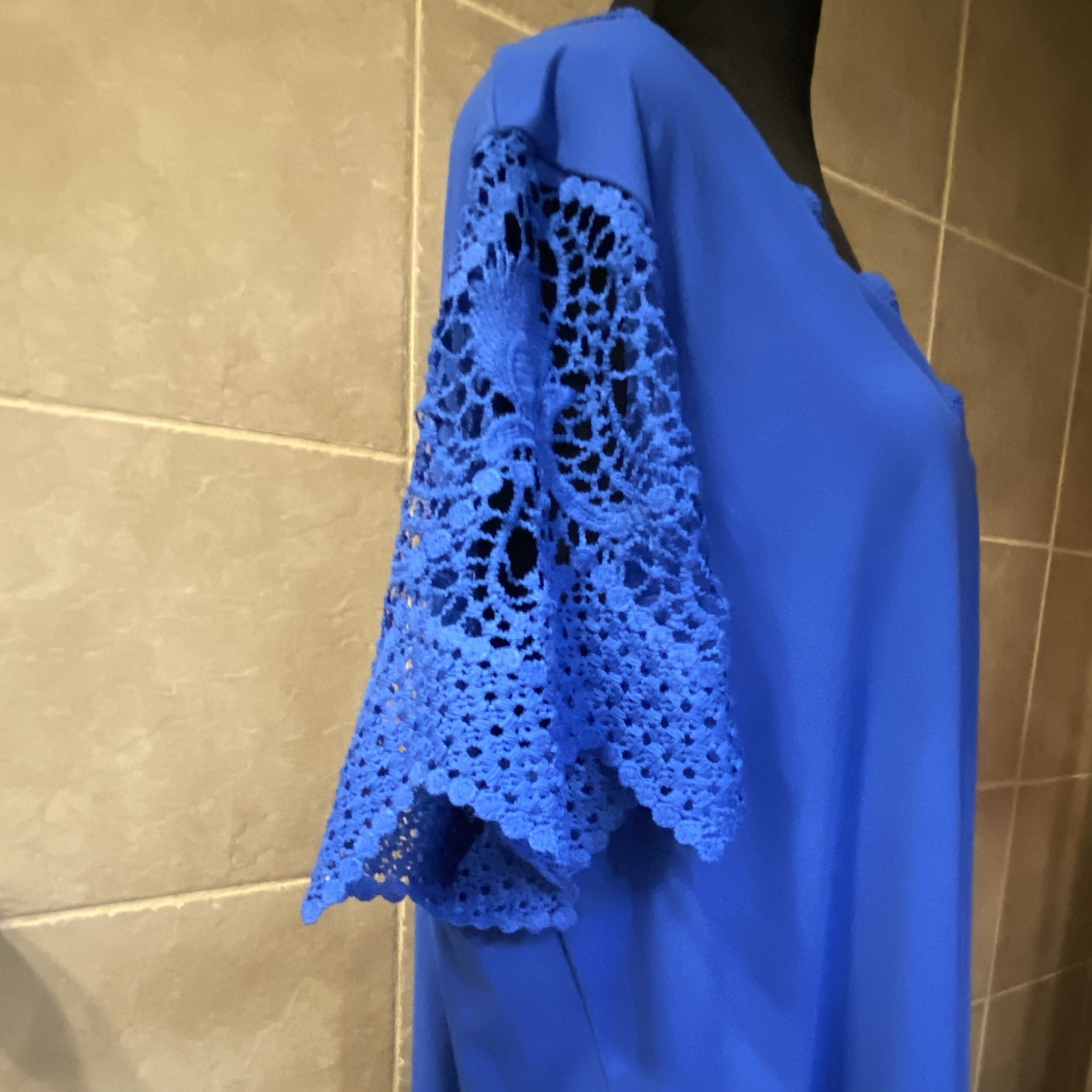 Blue Solid Lace V-Neck Top Lace Sleeve Pullover Plus 3XL