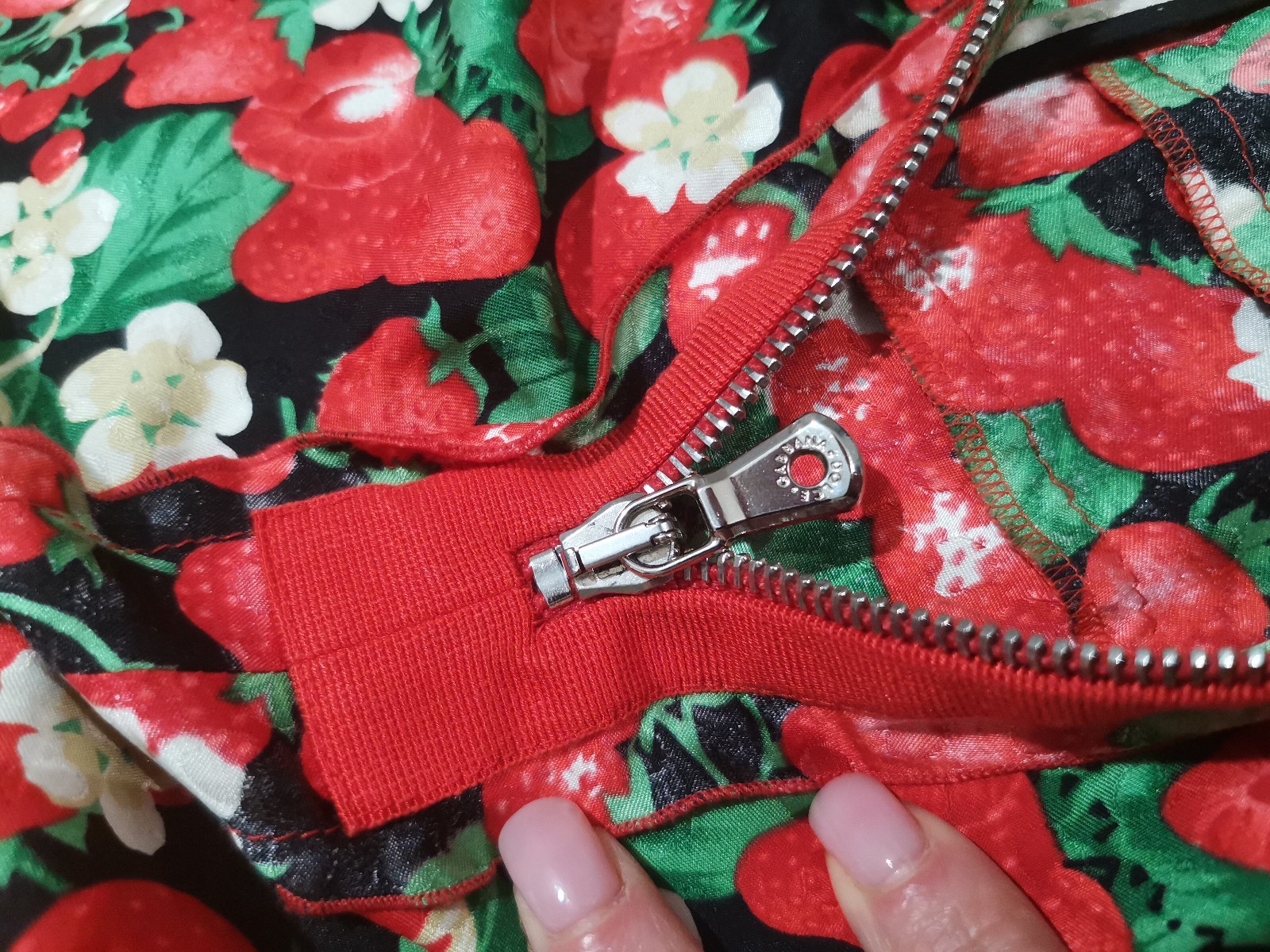 🆓US🛃 SS 2006 Dolce&Gabbana strawberries printed silk corset dress IT 38
