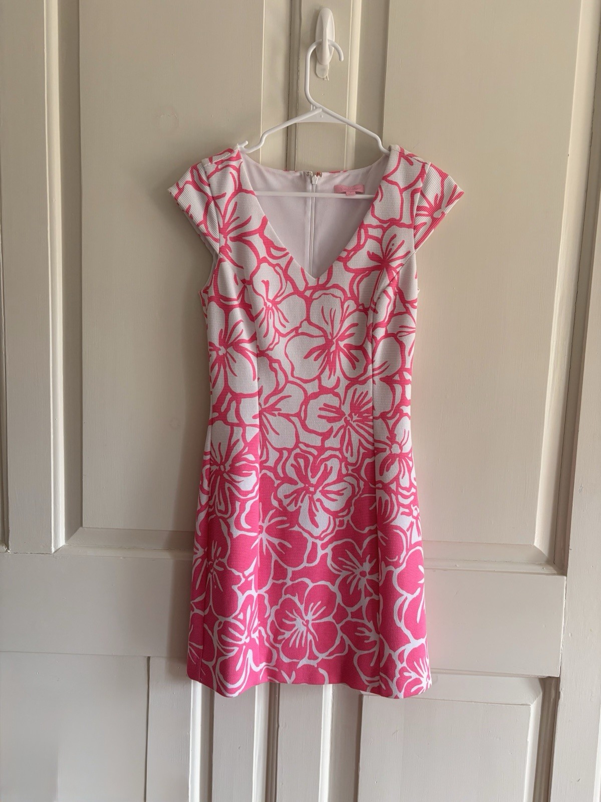 Lilly Pulitzer “Desiree” Dress Cap Sleeve VNeck Pink White Floral Strike A Posie