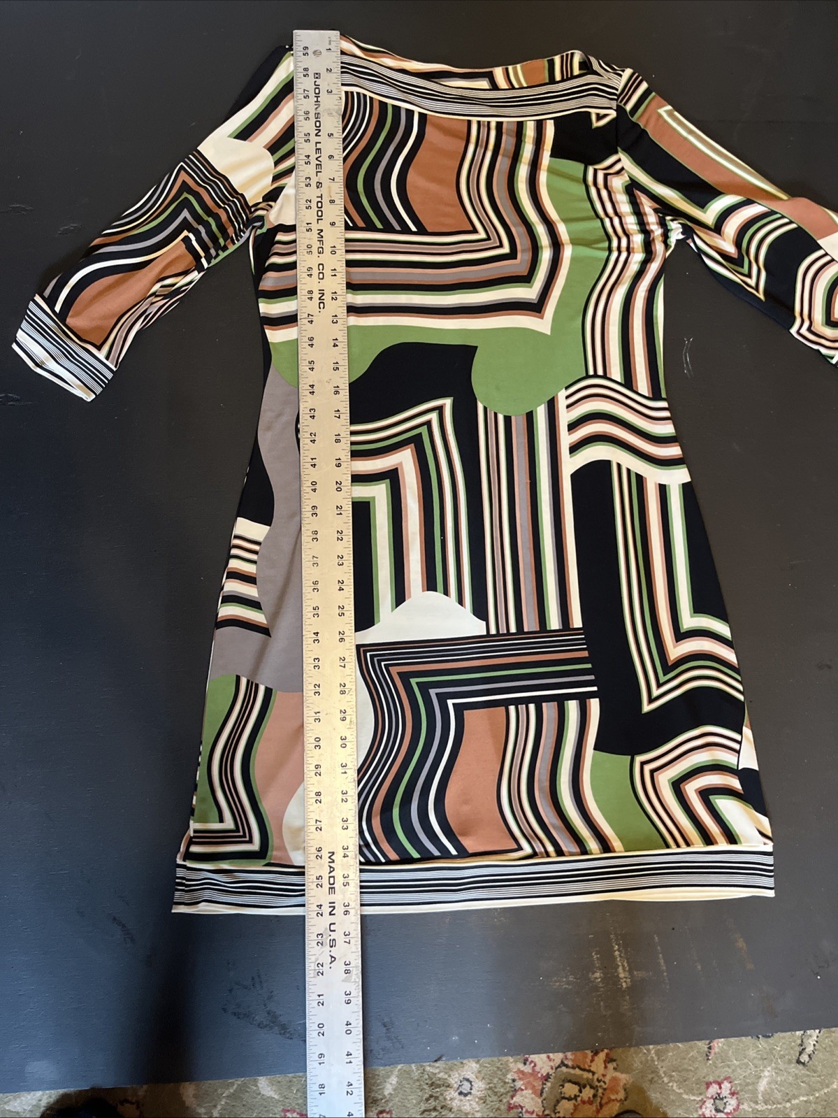 Ali Ro Abstract Retro Mod Print. Size 8. Polyester/Spandex. Excellent Condition