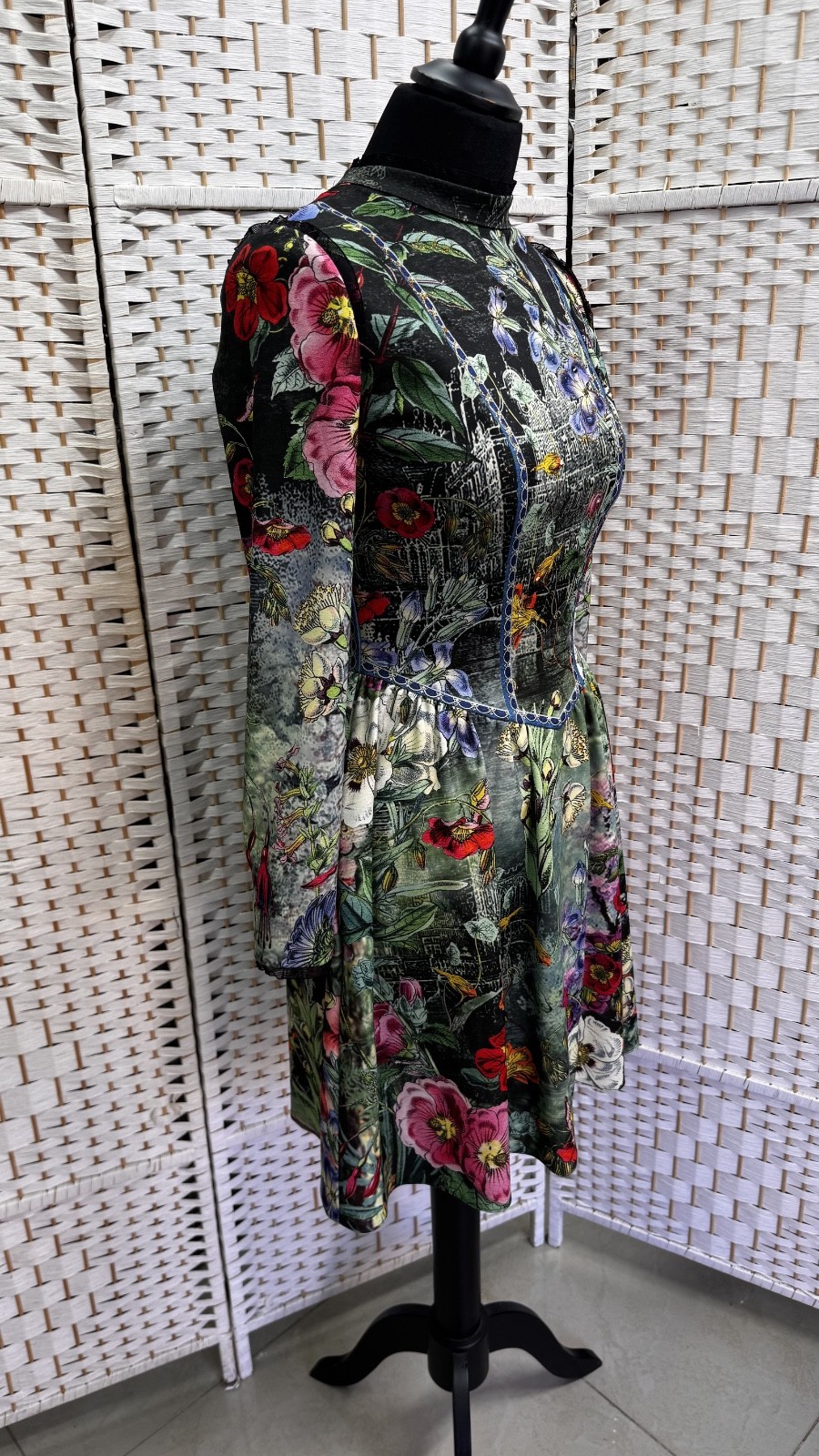 Michal Negrin Elegant Floral And Crystals Dress Size – 36 – NWT