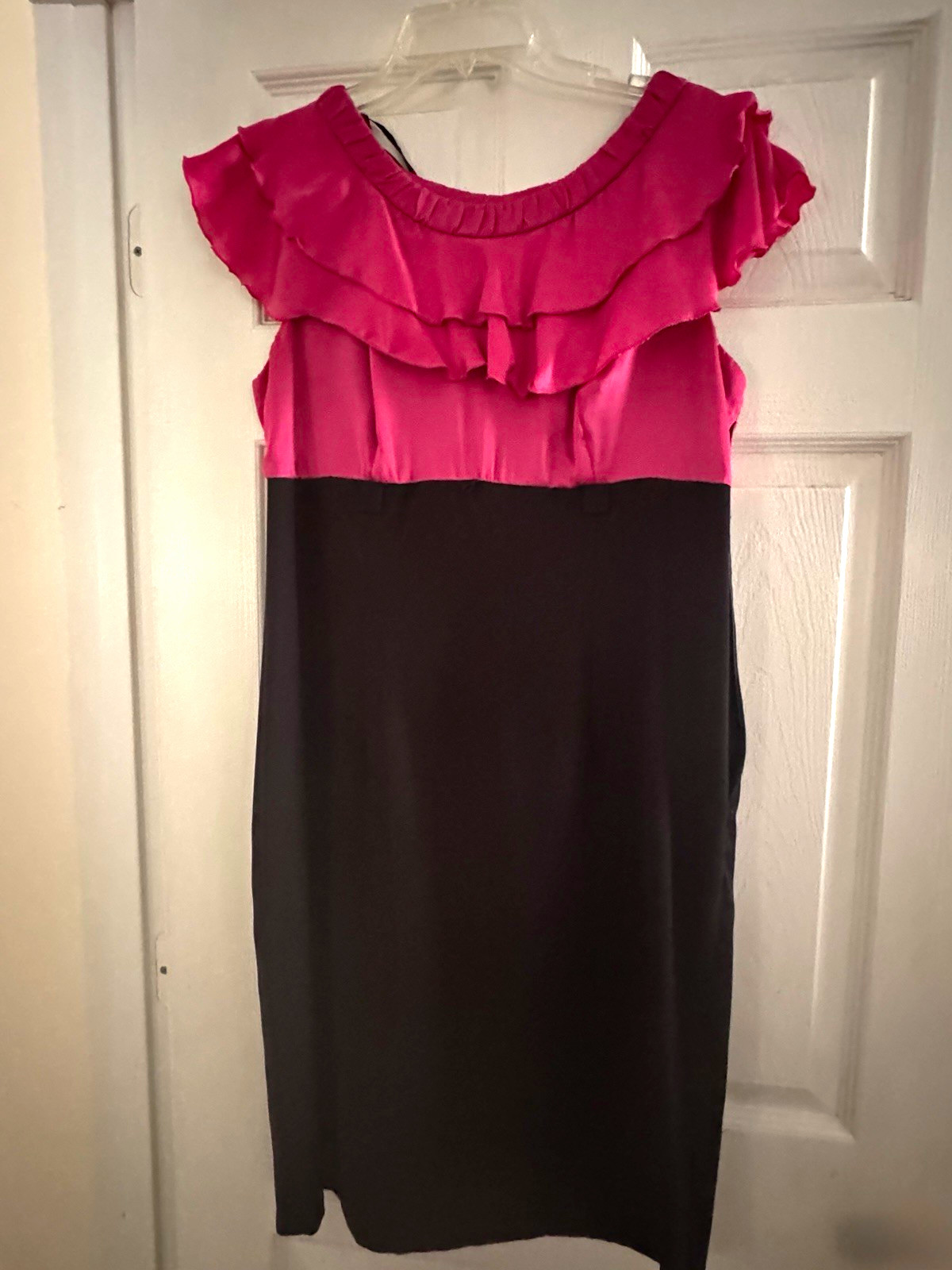 I.N. Studio Pink & Black Colorblock Sheath Dress 12 Satin Ruffle Scoop Neck