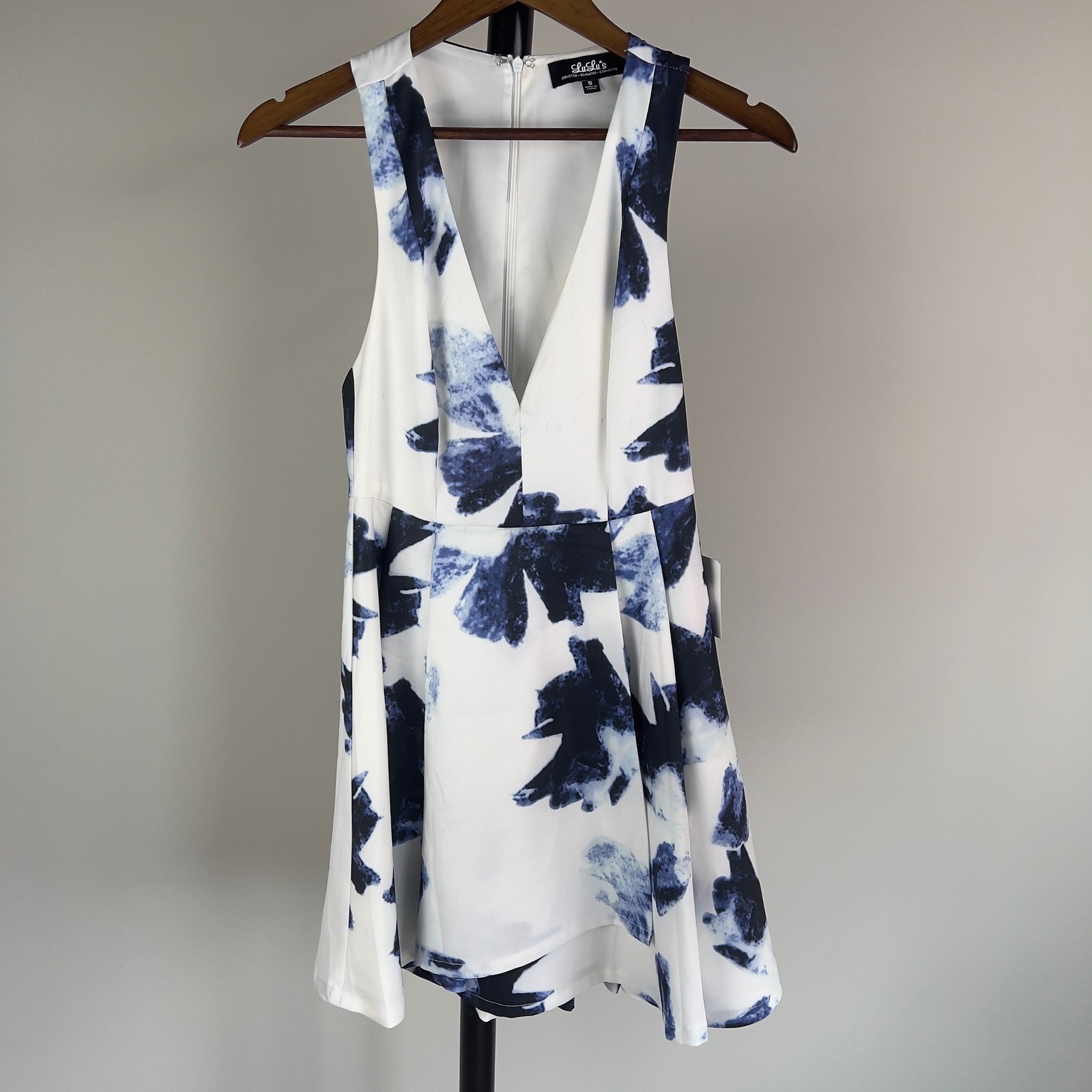 Lulus NWT Seeing Chic Blue White Floral Skater Dress V Neck Cutout Back Size S