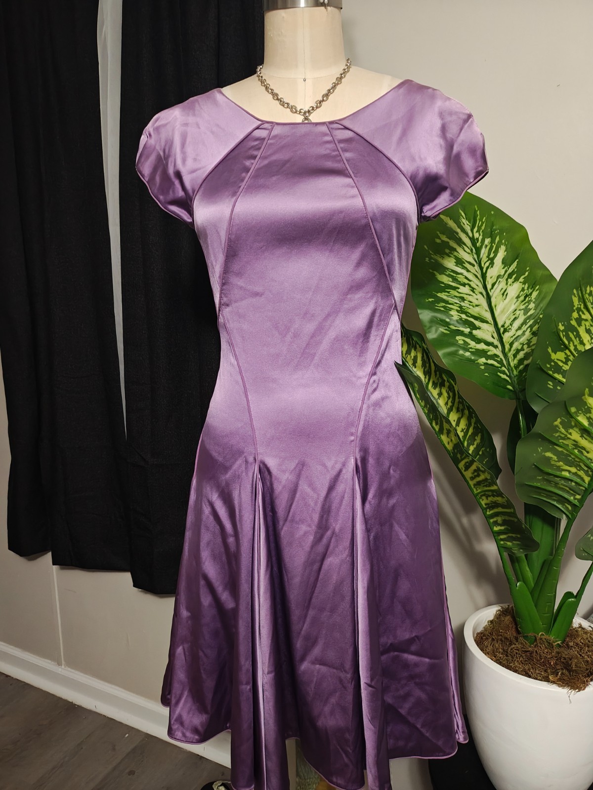 Zac Posen Dress Lavender Keyhole Back /Open Back Fit and Flare Size 2