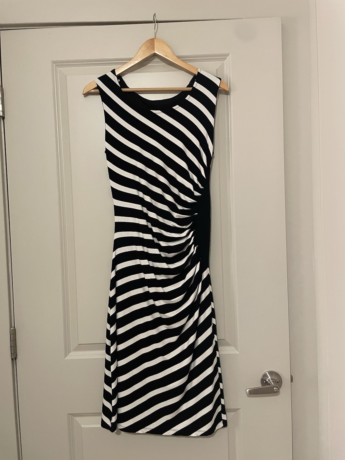 White House Black Market Black & White Striped Ruched Scoop Neck Sheath Dress 8