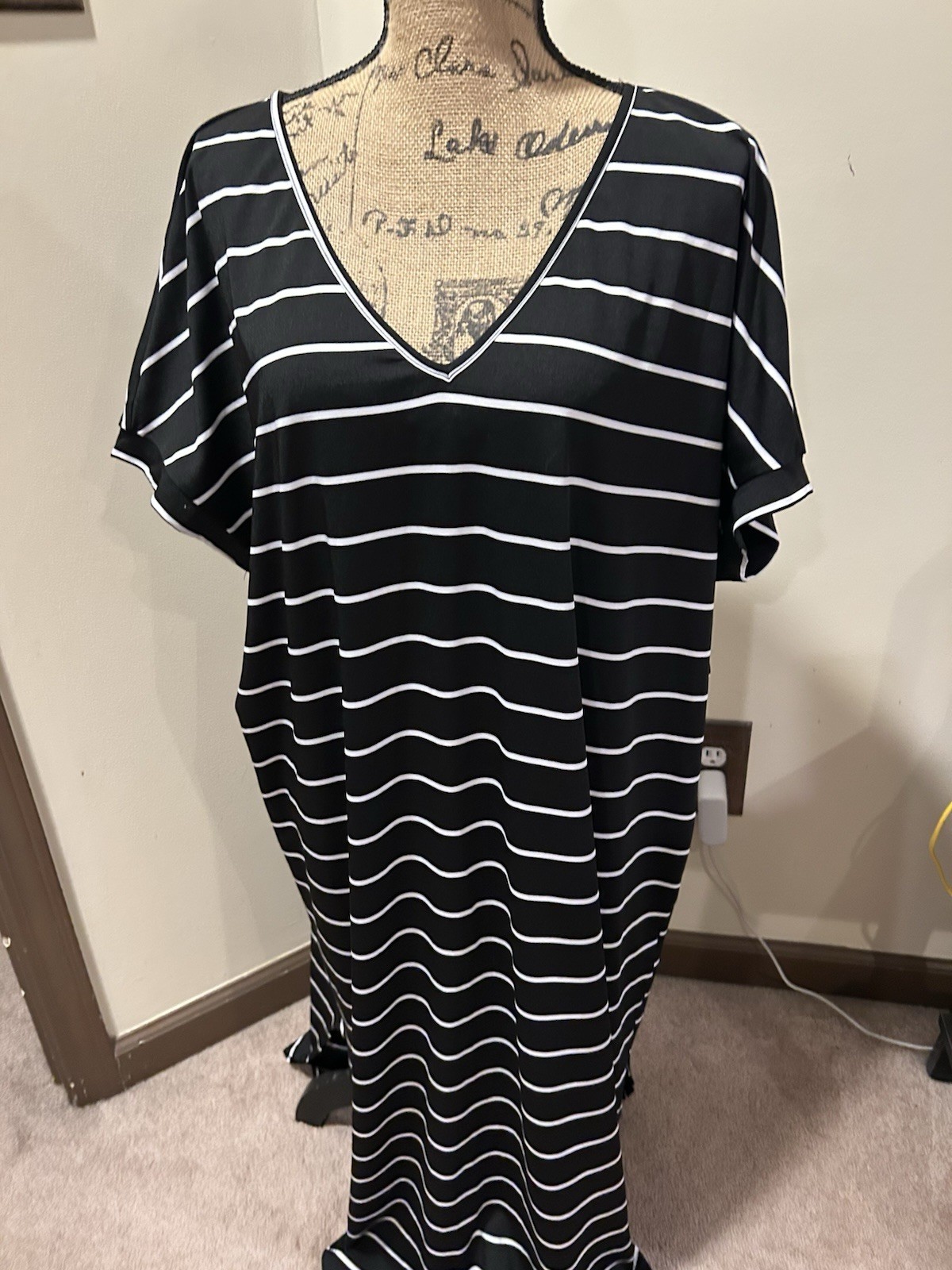 SHEIN CURVE Women’s Plus 3XL Black/White Striped V-Neck Short Sleeve Long Dress