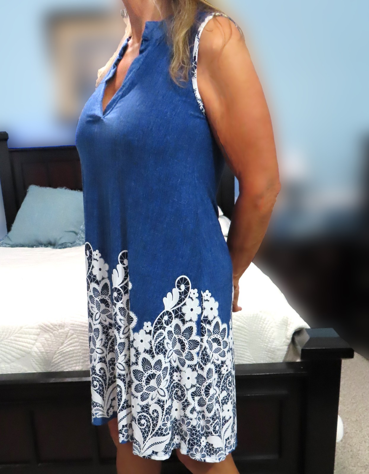 SJS Demin Look Blue Shift Dress w/White Lace Look Flowers V-Neck Sleeveless Sz S