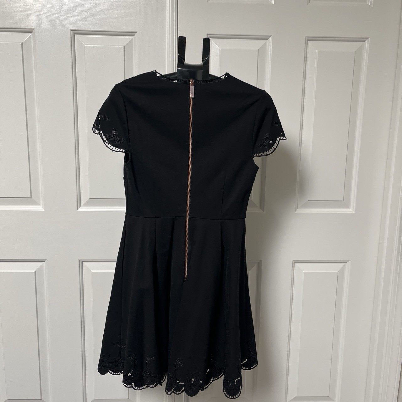 Ted Baker Black Solid Lace Fit & Flare Skater V-Neck Dress Back Zip 3