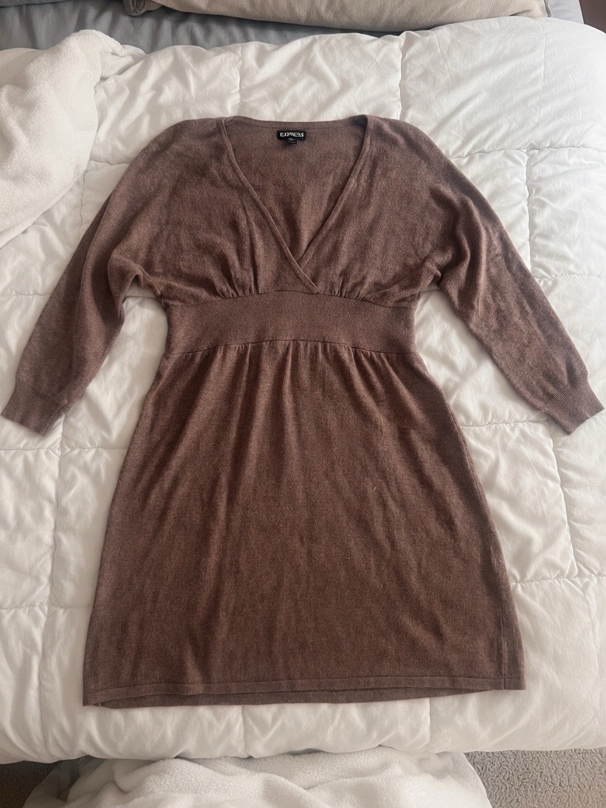 Express Women’s Brown Knit V-Neck 3/4 Sleeve Knee Sweater Dress Size S